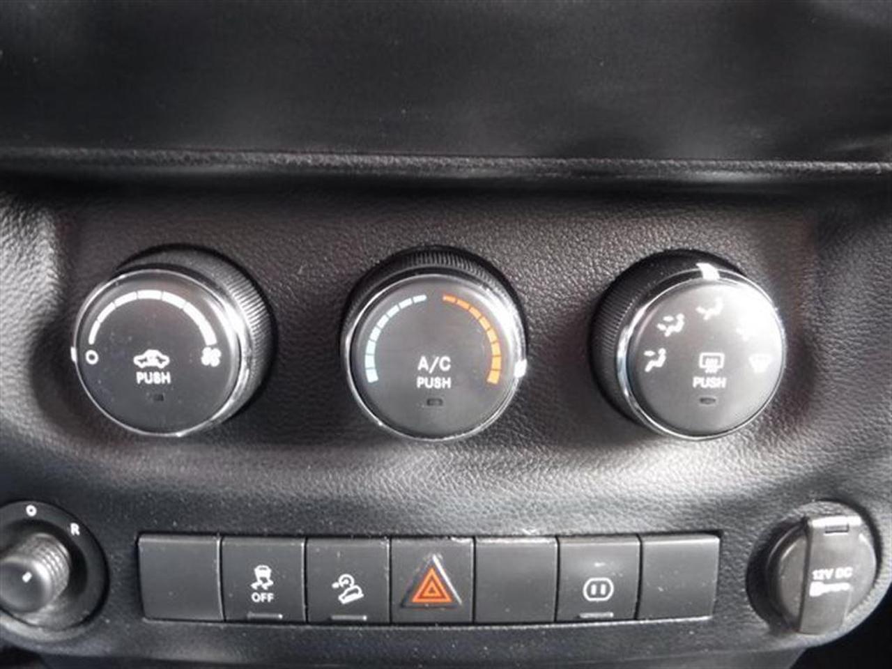 659984.11588234