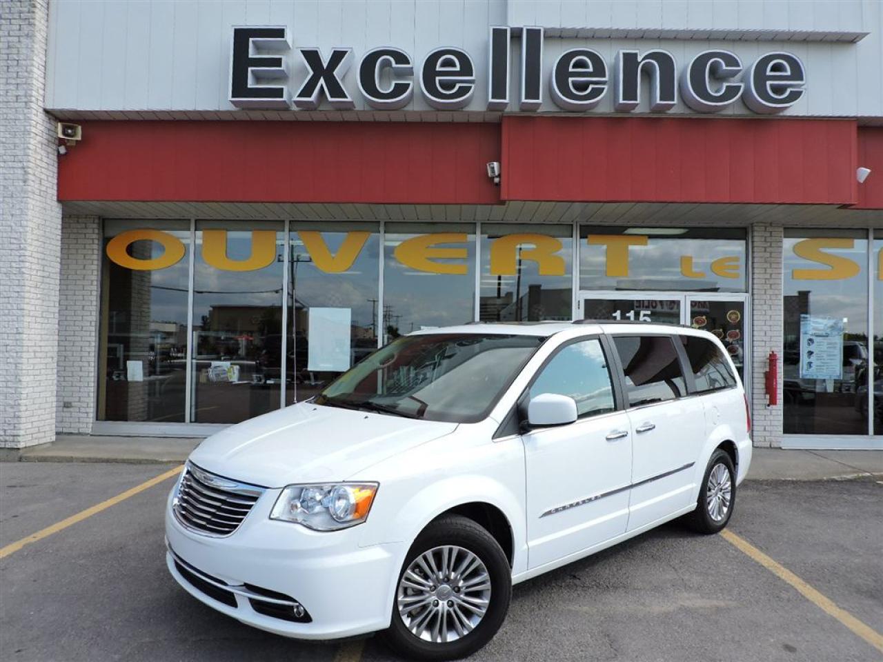 Used 2016 Chrysler Town & Country Touring-L Cuir Toit for sale in Vaudreuil-Dorion, QC