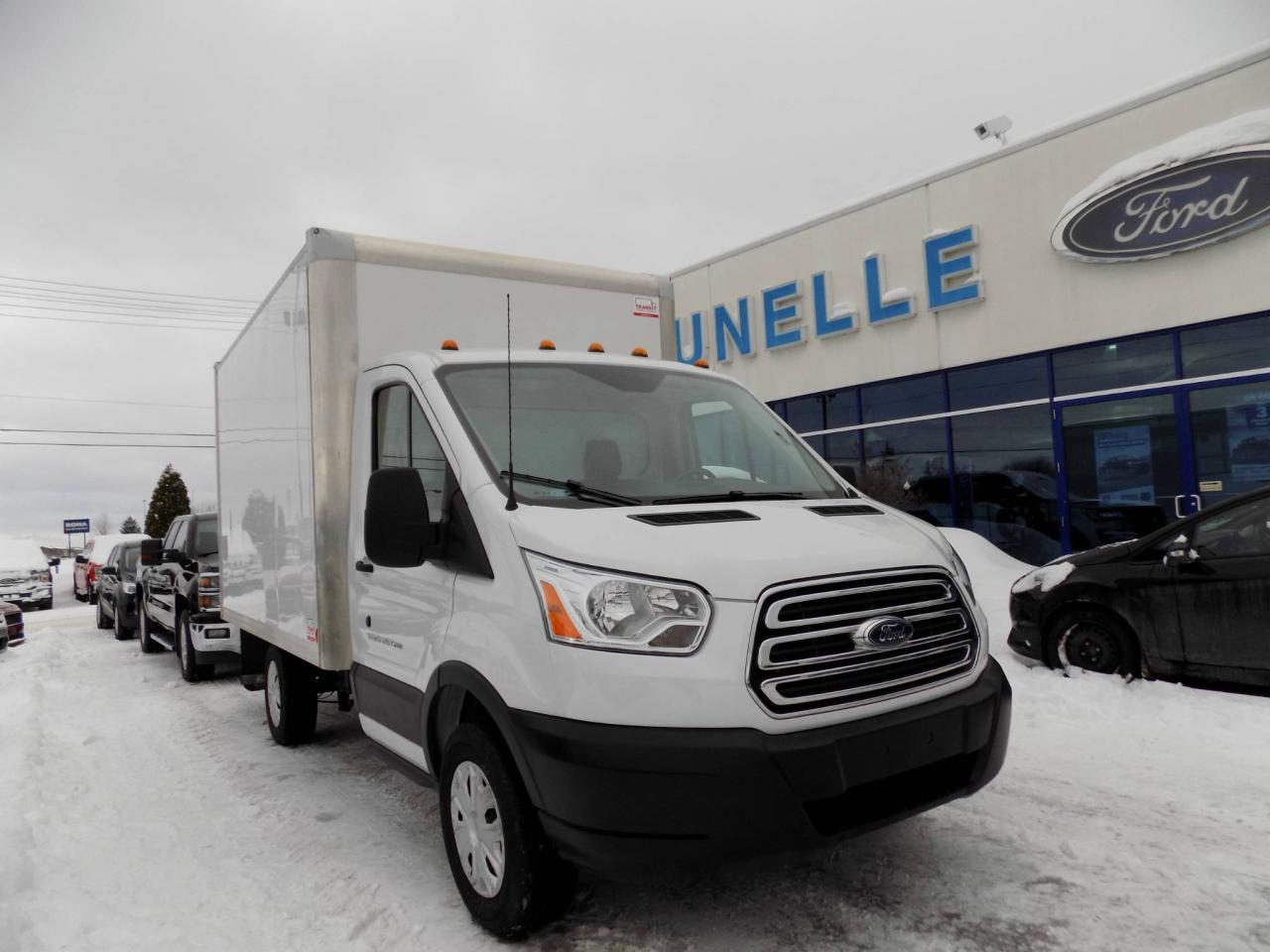 Used 2016 Ford Transit Transit 2016 3,7L 12 pieds for sale in St-Eustache, QC