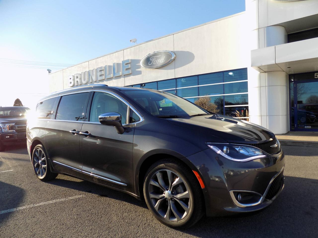 <a href=https://www.brunelleford.com/occasion/Chrysler-Pacifica-2017.html>https://www.brunelleford.com/occasion/Chrysler-Pacifica-2017.html</a>

Repris en échange !!!
auto inspecté.
jamais accidenté. 
5 000 km de garantie.

Véhicules Inspectés! Excellente condition! Nachetez pas nimporte où! Achetez là où la confiance domine depuis 1924! Chez Brunelle Ford, vous êtes la Brunelle de nos yeux!
À seulement 5 minutes de Laval, Brunelle Ford a des installations des plus modernes tout en étant la plus ancienne famille de concessionnaire de la région de Montréal. Ce joyau des Laurentides accueille des clients de partout sur la rive nord. La garantie de trois mois cinq milles kilomètres est incluse avec nos frais de livraison de trois cent soixante-dix-neuf dollars qui ne sont pas inclus dans le prix affiché. Notre but étant dafficher le prix le plus bas, nous incluons donc dans ce prix affiché un rabais de Cinq cents dollars pour une transaction financé. Bien que nous ayons pris toutes les mesures raisonnables pour nous assurer de la précision des renseignements fournis, nous ne sommes pas responsables de toute erreur ou omission. Veuillez contrevérifier les renseignements auprès de Brunelle Ford