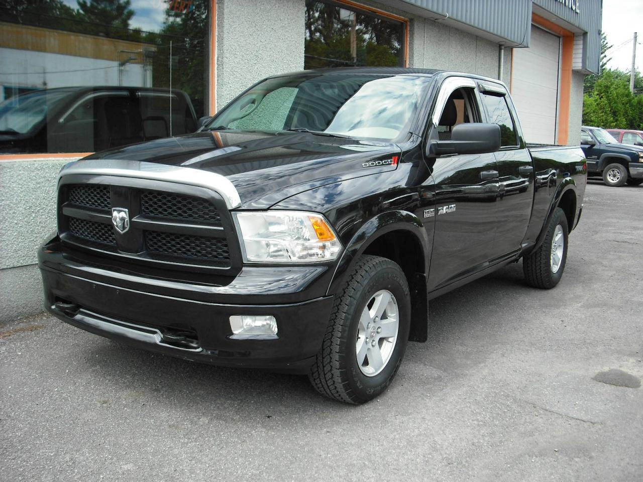 Used 2010 Dodge Ram 1500 Cabine quad 4RM, SLT for sale in Repentigny, QC