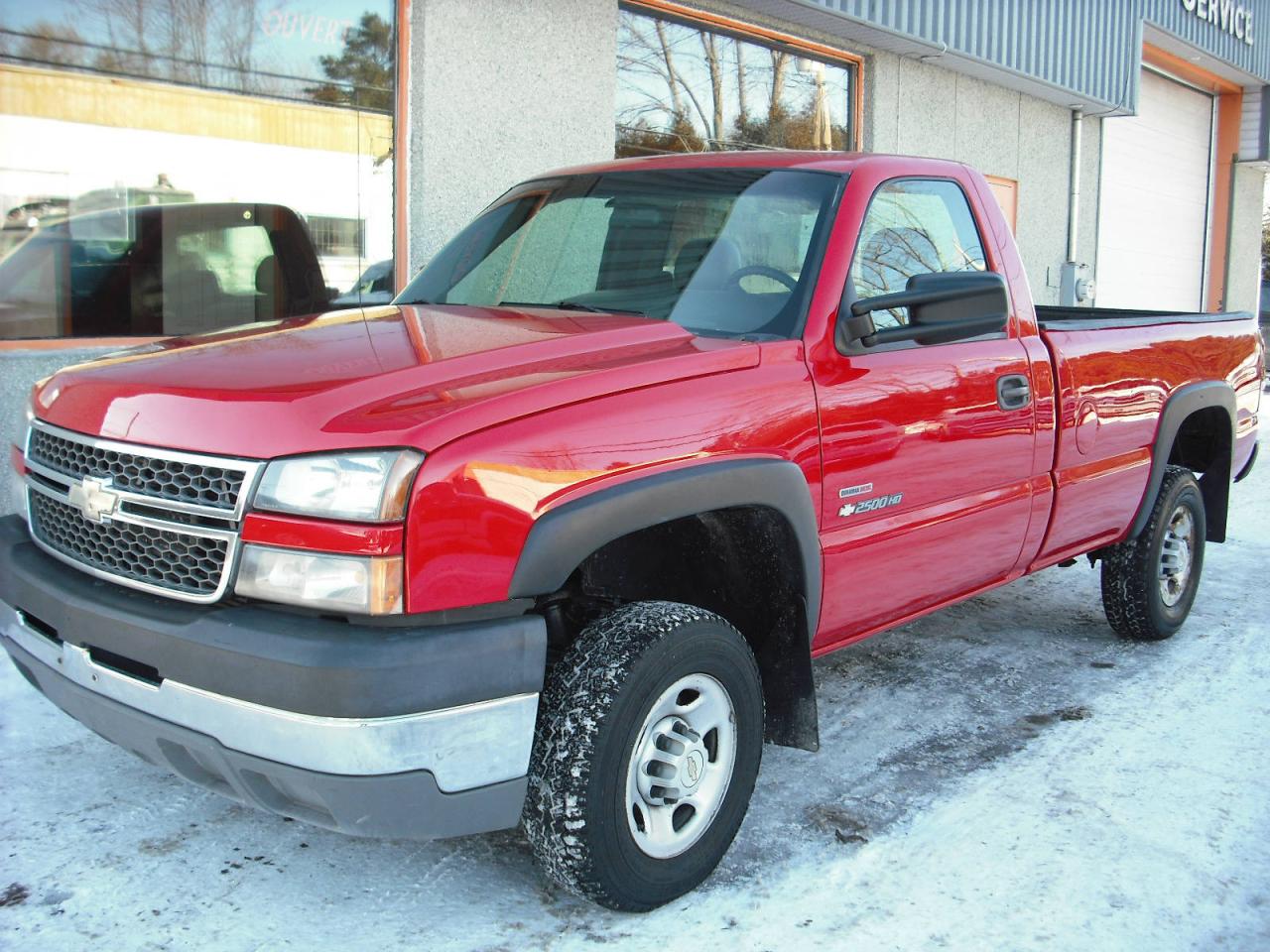 Used 2005 Chevrolet 2500 Reg Cab for sale in Repentigny, QC