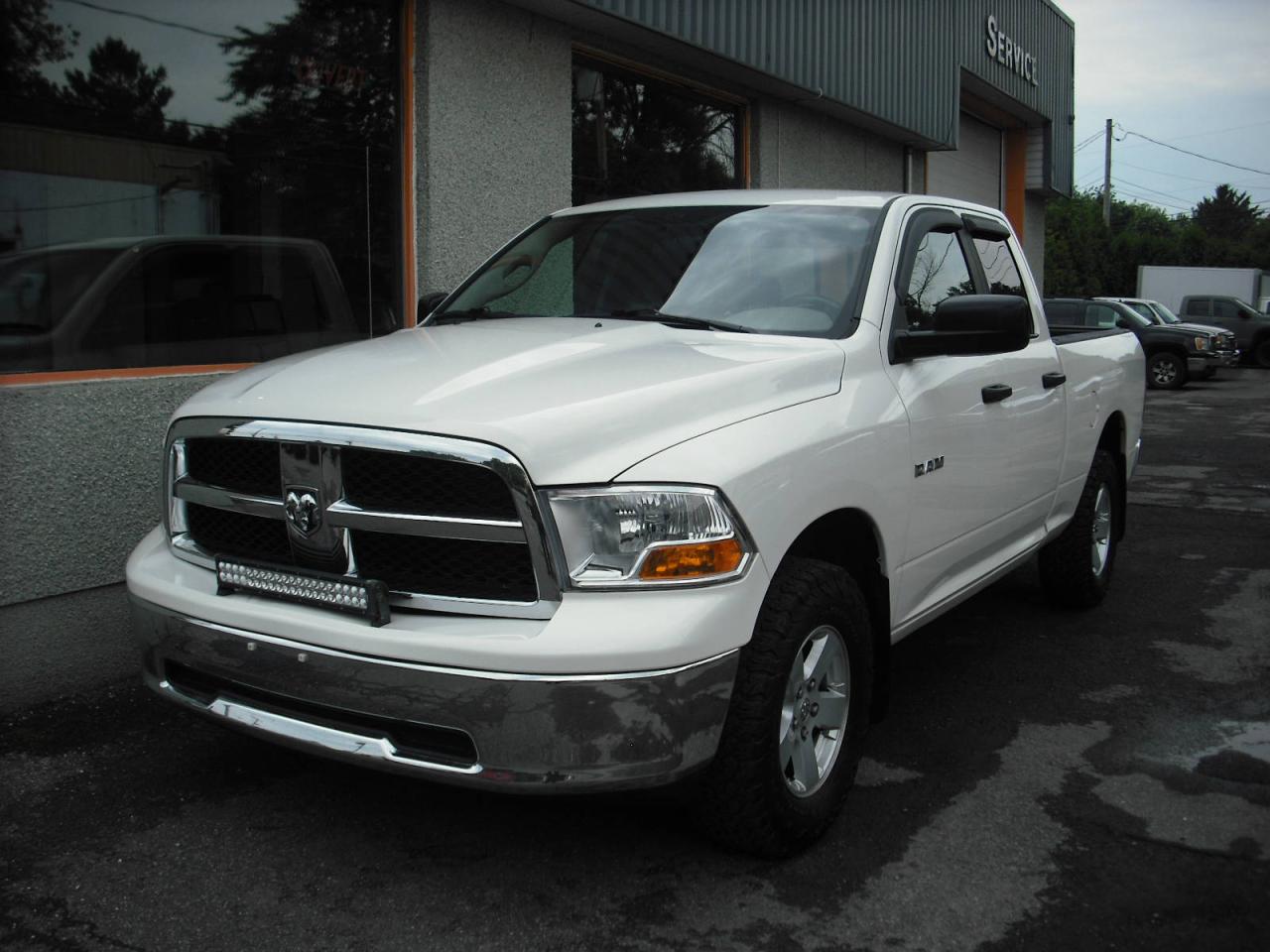 Used 2009 Dodge Ram 1500 Cabine quad 4RM, SLT for sale in Repentigny, QC