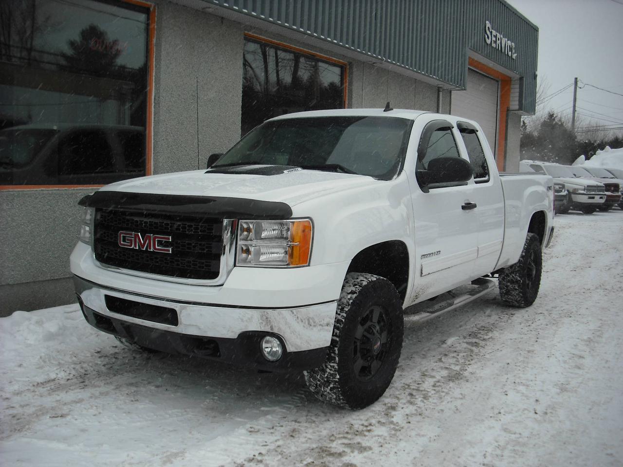 <a href=https://www.autoaubaine.com/GMC-Sierra 2500-c7008029.html>https://www.autoaubaine.com/GMC-Sierra 2500-c7008029.html</a>

GMC SIERRA 2500HD 2011,4X4,AUTOMATIQUE,MOTEUR V8 6L,KING CAB,AUTOMATIQUE,TOUTE EQUIPE,AIR,VITRE ET PORTE ELECTRIQUE,CRUISE CONTROLE,VOLANT INCLINABLE,CONTROLE AU VOLANT,VEHICULE IMPECABLE
