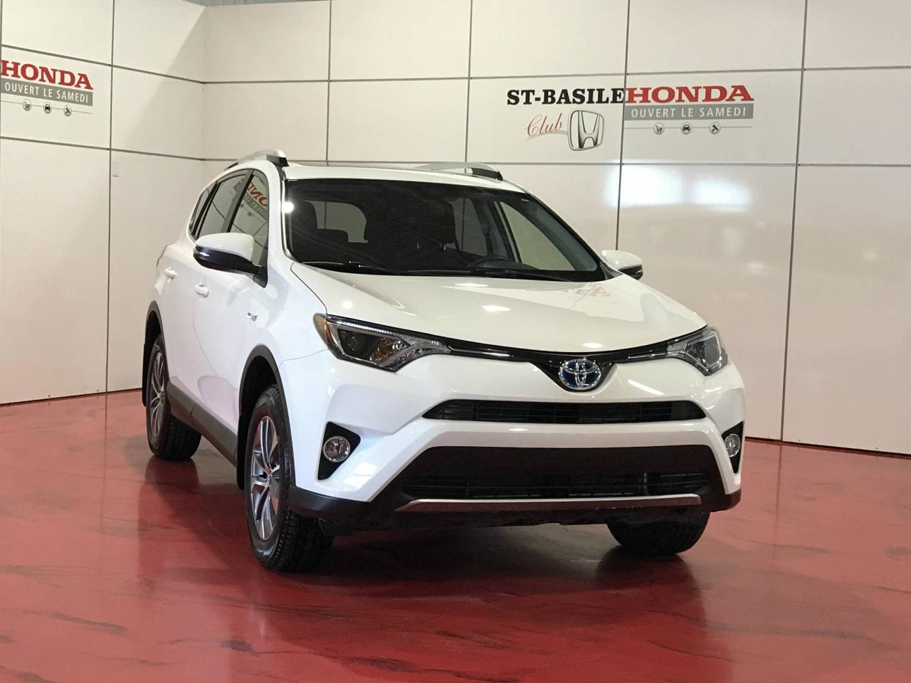 Used 2016 Toyota RAV4 Hybride XLE HYBRIDE AWD + GARANTIE + COMME NEUF for sale in St-Basile-le-Grand, QC