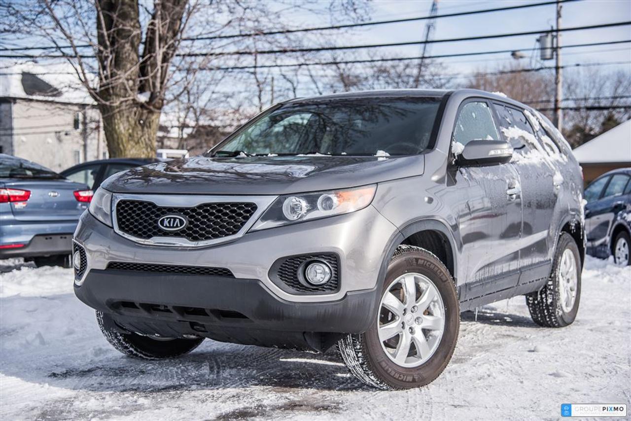 <a href=https://www.kiarepentigny.com/occasion/Kia-Sorento-2011.html>https://www.kiarepentigny.com/occasion/Kia-Sorento-2011.html</a>

JAMAIS ACCIDENTÉ *A/C*BAND CHAUFFANT*MAG*5 PASS*