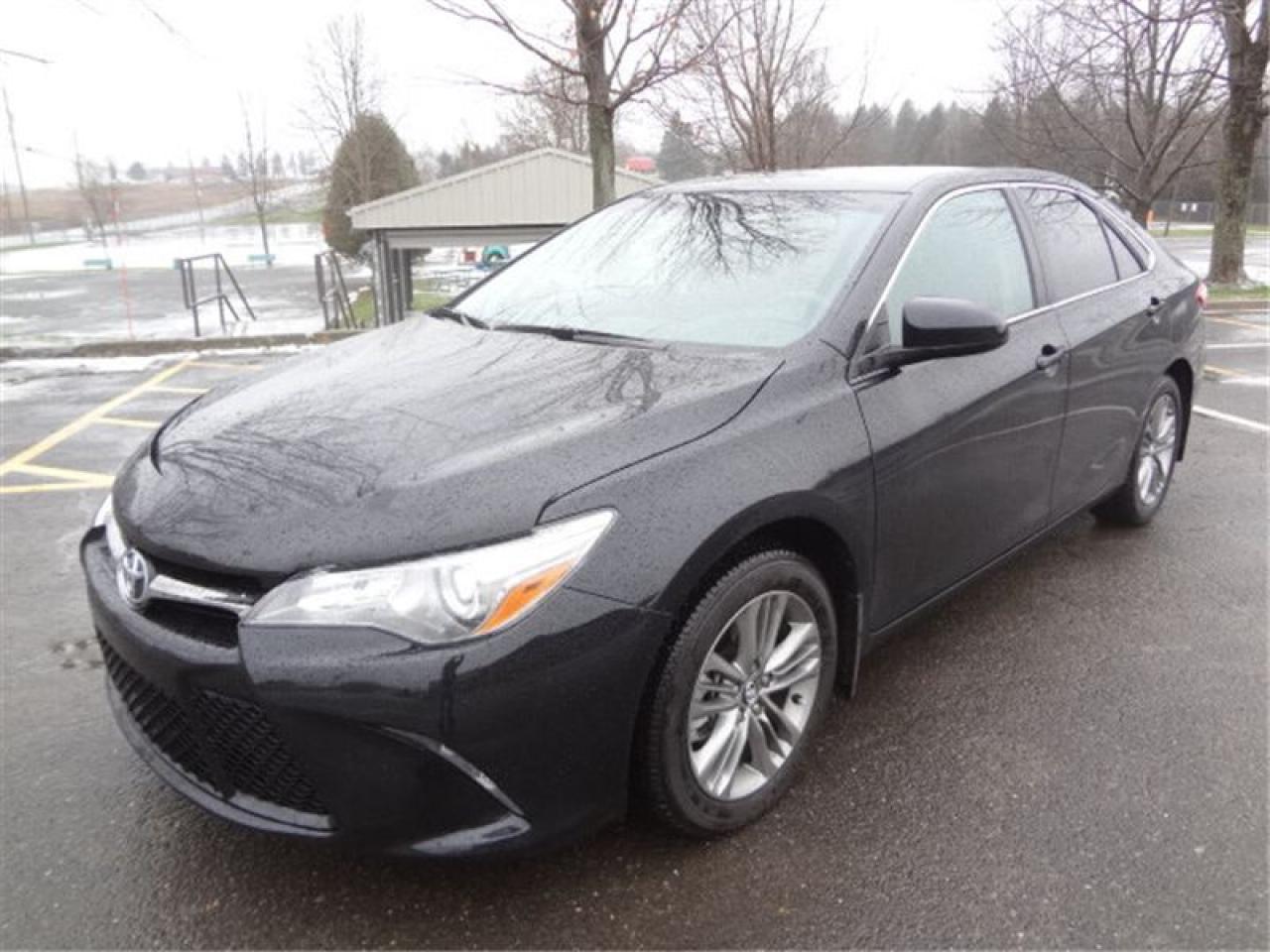 Used 2017 Toyota Camry SE for sale in St-Lambert-de-Lauzon, QC