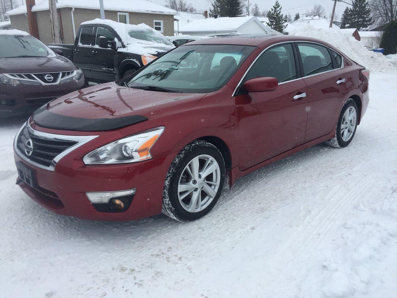 <a href=https://www.poiriernissan.com/occasion/Nissan-Altima-2015.html>https://www.poiriernissan.com/occasion/Nissan-Altima-2015.html</a>

Nissan Altima SV  2015Régulateur de vitesse, Essuie-glaces intermittents, Anti-démarreur, Freins ABS, Contrôle de stabilité, Coussin gonflable conducteur, Coussins gonflables latéraux, Lecteur CD, Lecteur MP3, Volant ajustable, Tapis protecteurs, Phares automatiques, Rétroviseur électrique, Direction assistée, Démarrage sans clé, Freins à disque, Antipatinage, Phares antibrouillards, Verrous de sécurité pour enfants, Système de surveillance de la pression des pneus, Sièges baquets, Technologie Bluetooth intégrée, Climatisation