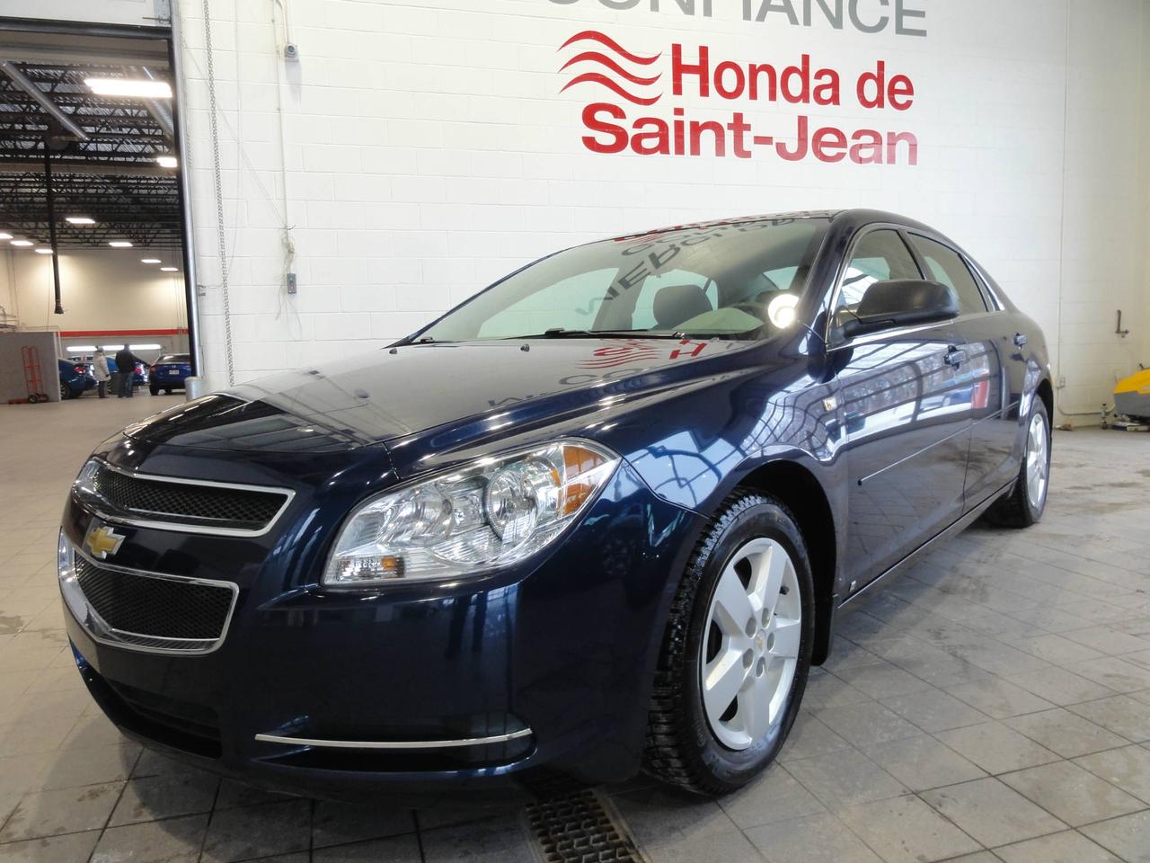 <a href=https://www.hondasj.ca/occasion/Chevrolet-Malibu-2008.html>https://www.hondasj.ca/occasion/Chevrolet-Malibu-2008.html</a>

Voici un Chevrolet Malibu 2008 en excellent état, jamais accidenté, non-fumeur et toujours bien entretenu! Inspection mécanique et esthétique effectuée par notre département de Service. Ce modèle inclus beaucoup doptions, telles que: 4 pneus hiver neufs, 4 pneus été avec roues dacier, batterie neuve, Système GPS, Radio avec lecteur CD, Freins ABS, Régulateur de vitesse, Climatisation deux zones... et beaucoup plus!! Venez faire un essai routier cette semaine!