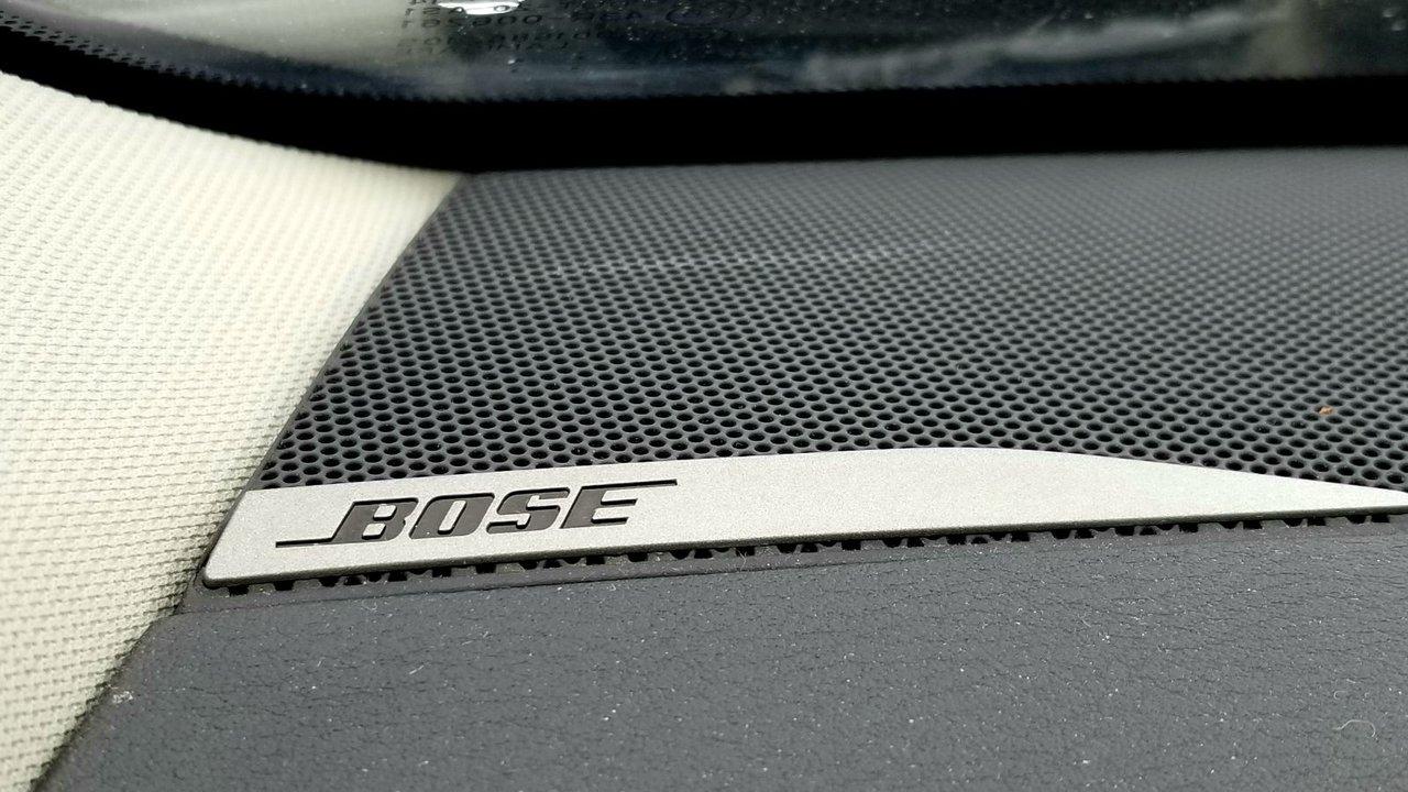 661100