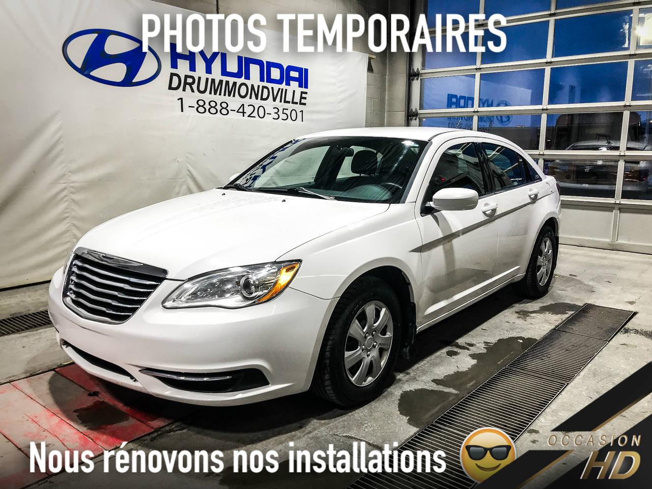 <a href=https://www.hyundaidrummondville.com/occasion/Chrysler-200-2013.html>https://www.hyundaidrummondville.com/occasion/Chrysler-200-2013.html</a>

CHRYSLER 200 LX 2013 ~ JAMAIS ACCIDENTÉ ~ RÉGULATEUR DE VITESSE, AIR CLIMATISÉ, GROUPE ÉLECTRIQUE, CD/AUX, TÉLÉ-DÉVÉROUILLAGE ET BIEN PLUS !! CE CHRYSLER VOUS OFFRE UN HABITACLE COMFORTABLE ET LUXUEUX, SON MOTEUR DE 2.4L VOUS OFFRE UNE CONDUITE DYNAMIQUE AVEC SES 173 CHEVAUX TOUT EN ÉTANT ÉCONOMIQUE SOIT UNE MOYENNE DE 7.6L AU 100 KM SUR AUTOROUTE !! VOUS SEREZ CHARMÉS PAR SA CONDUITE AGRÉABLE, SON LOOK PRESTIGIEUX AINSI QUE SA FIABILITÉ !! VENEZ DÈS AUJOURD HUI POUR EN FAIRE l ESSAI ROUTIER !!

POUR PRENDRE RENDEZ-VOUS POUR UN ESSAI ROUTIER OU POUR OBTENIR PLUS DE DÉTAILS, VOUS POUVEZ COMMUNIQUER SANS FRAIS AU : 1-888-420-3501, VIA MESSAGERIE TEXTE OU APPEL AU 819 314-6555 OU PAR COURRIEL AU USAGE@HYUNDAIDRUMMONDVILLE.CA EN TOUT TEMPS MÊME LES SOIRS ET LES FINS DE SEMAINE !! PRIX ÉTABLI AVEC UN FINANCEMENT À TAUX RÉGULIER !!

NOUS SOMMES LA CONCESSION AU CENTRE DU QUÉBEC !! 1H DE MONTRÉAL   1H DE SHERBROOKE   1H DE TROIS-RIVIÈRES   1H45 DE QUÉBEC !! LE VÉHICULE QUE VOUS RECHERCHEZ À PORTÉ DE MAIN !!

1ERE, 2E ET 3E CHANCE AU CRÉDIT !! AUCUN CAS REFUSÉ !!
FINANCEMENT ET GARANTIE DISPONIBLE SUR PLACE !!
NOUS REPRENONS TOUS VOS ÉCHANGES, MOTO - VTT - BATEAU - ROULOTTE - MOTORISÉ - AVION   QUADRIPORTEUR !!