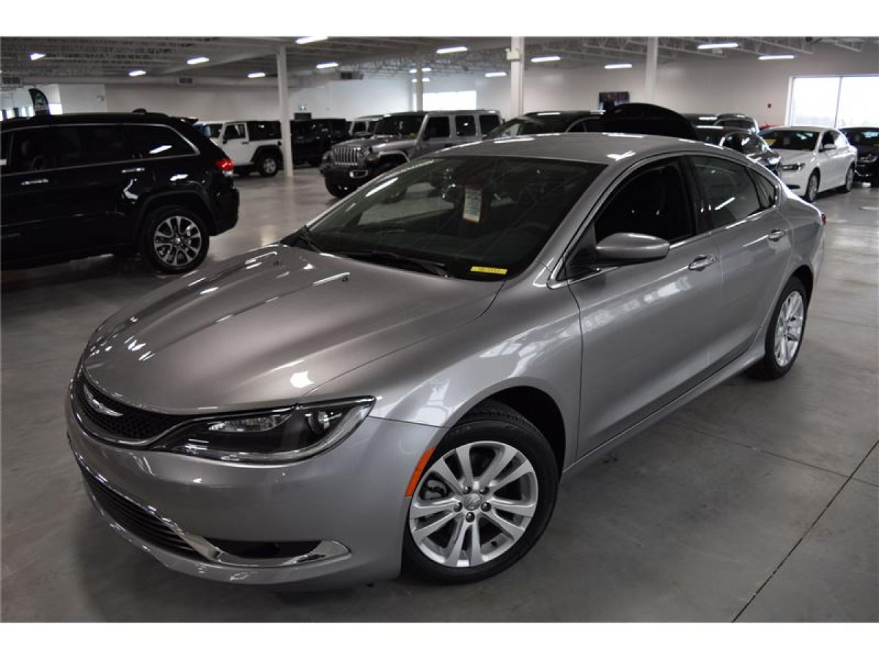 Used 2016 Chrysler 200 Ltd-Gros Ecran-Grp for sale in Mascouche, QC
