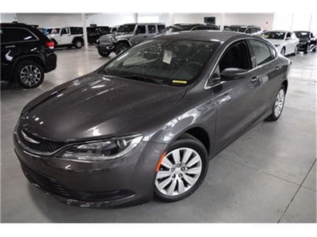 Used 2016 Chrysler 200 Lx- 9vit.-Mags for sale in Mascouche, QC