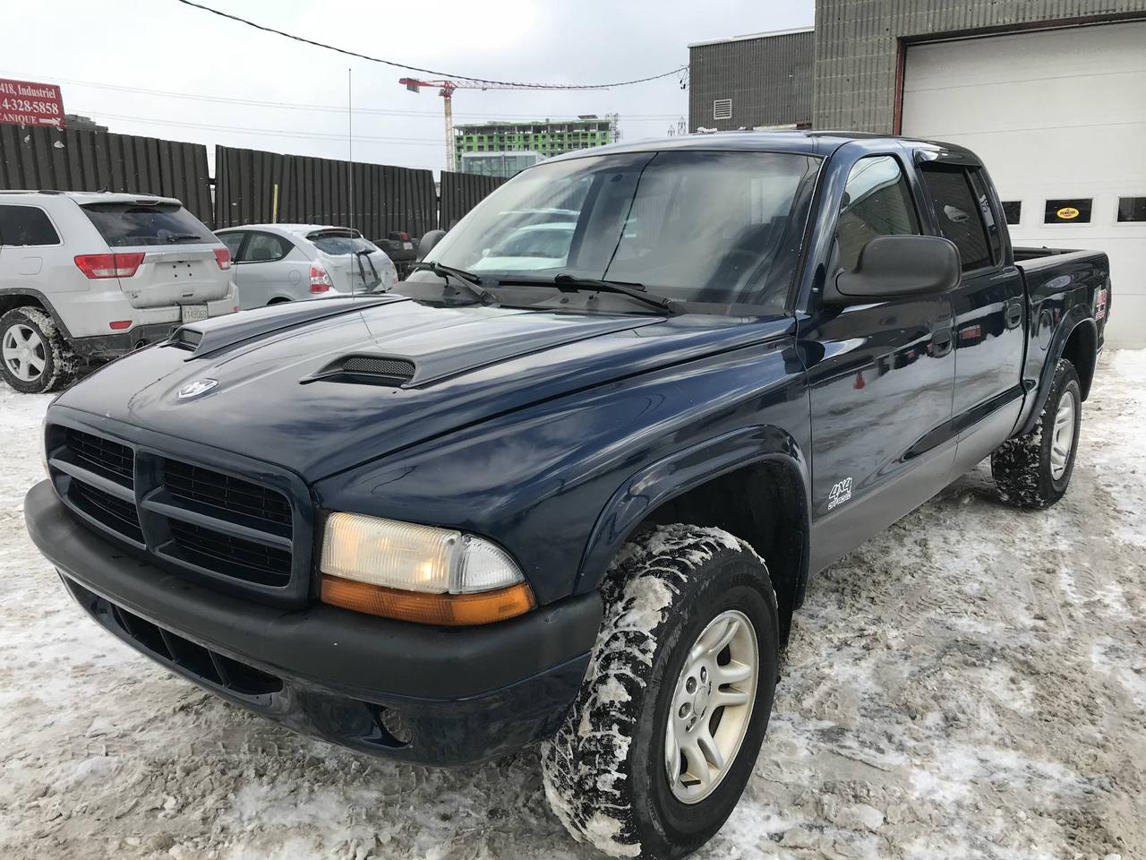 <a href=https://www.autoaubaine.com/Dodge-Dakota-c7018989.html>https://www.autoaubaine.com/Dodge-Dakota-c7018989.html</a>

DODGE DAKOTA QUAD CAB 4X4 2002

**8 CYL 4.7 L**AUTOMATIQUE**2X4 4X4**258 289 KM**

Options du véhicule : 

AIR CLIMATISÉE 
VITRE ÉLECTRIQUE
PORTE ÉLECTRIQUE
MIROIR ÉLECTRIQUE
CRUISE CONTROL
LECTEUR CD/MP3/
MAGS PNEUS HIVER
BED LINER
Direction assistée 
Volant inclinable 
Dégivreur arrière 
Sièges baquets 
Coussin gonflable : conducteur 
Coussin gonflable : passager

***INSPECTION MÉCANIQUE EFFECTUÉ***

***JOINT DE COLONNE NEUF***
***DRIVE SHAFT AVANT NEUF***
***LINK KIT AVANT ET ARRIERE NEUF***
***BUSHING DE BARRE STABILISATRICE AVANT NEUVE***
***BALL JOINT NEUF***
***FREINS ARRIERE NEUF***
***CHANGEMENT DHUILE EFFECTUÉ***

***CARROSSERIE SANS AUCUNE ROUILLE***PEINTURE NEUVE***

***$3750.00 GARANTIE 1 AN GROUPE MOTOPROPULSEUR***

***INTERAC VISA ET MASTERCARD ACCEPTÉES***

***INFOS TELEPHONIQUE:1-877-544-6595 DE 10H00 A 22H00 7/7***