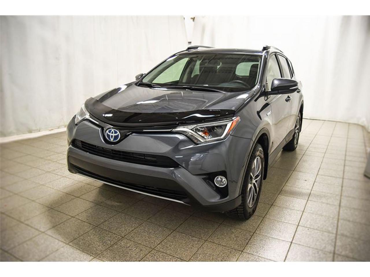 Used 2017 Toyota RAV4 Le Awd, Sieges Ch for sale in Québec, QC