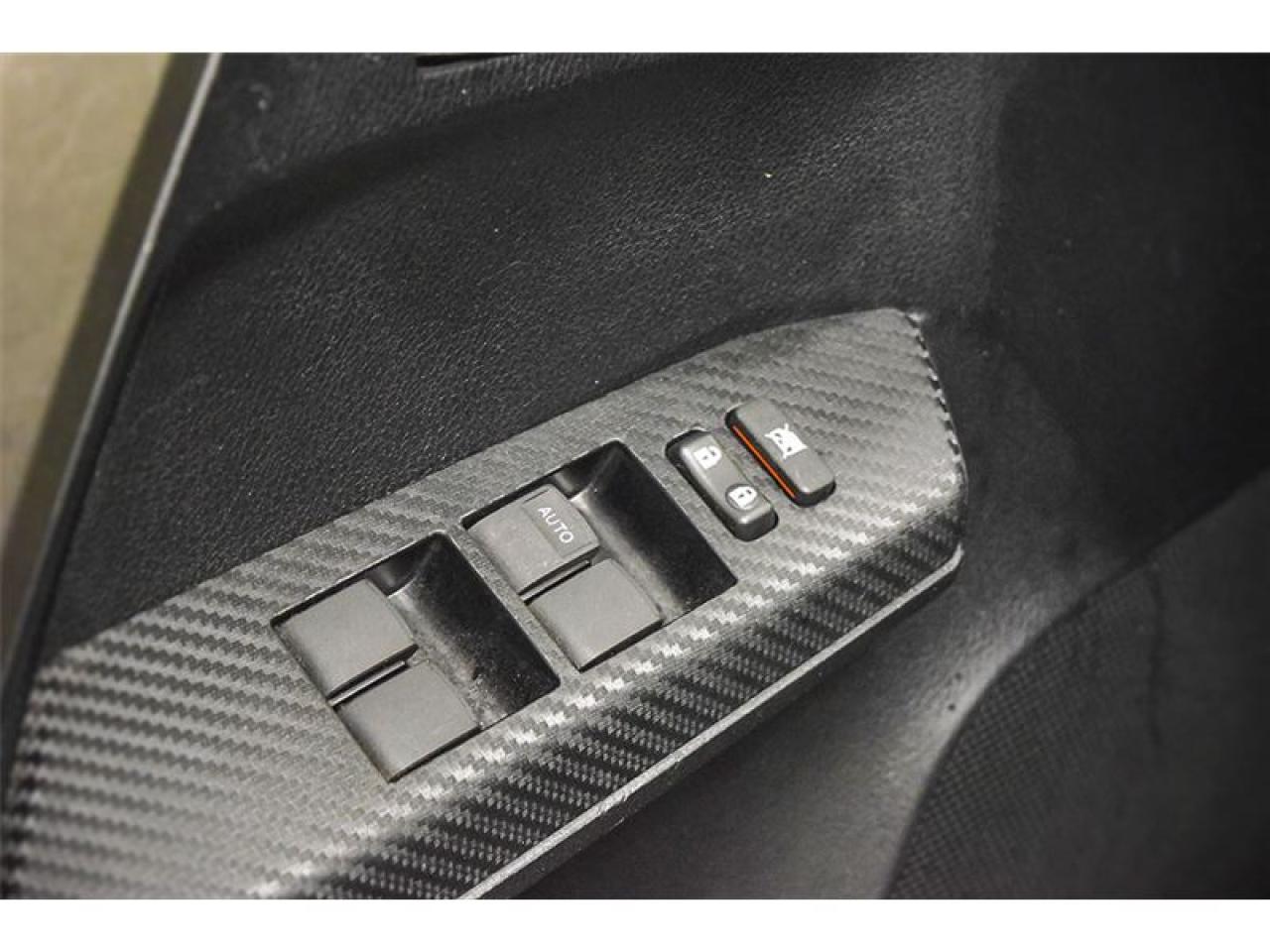 661703