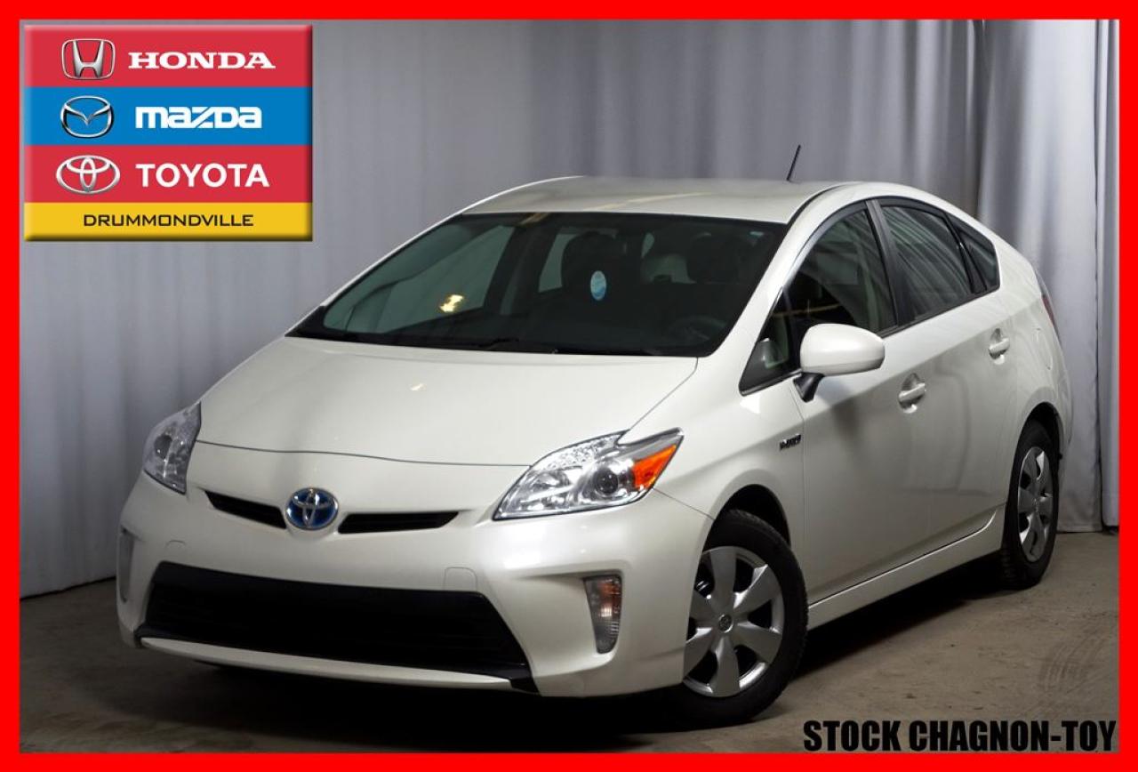 Used 2015 Toyota Prius Hybride + Cam Recul for sale in Drummondville, QC