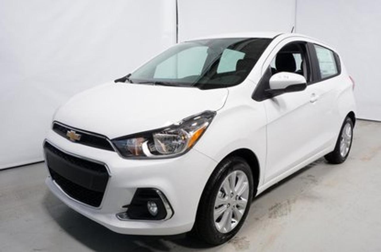 <a href=https://www.autoaubaine.com/Chevrolet-Spark-c7014016.html>https://www.autoaubaine.com/Chevrolet-Spark-c7014016.html</a>

Chevrolet Spark LT  2018Régulateur de vitesse, Essuie-glaces intermittents, Anti-démarreur, Freins ABS, Contrôle de stabilité, Coussin gonflable conducteur, Coussins gonflables latéraux, Lecteur MP3, Volant ajustable, Tapis protecteurs, Caméra de recul, Phares automatiques, Direction assistée, Rétroviseurs chauffants, Coussins gonflables arrière pour la tête, Freins à disque, Antipatinage, Phares antibrouillards, Système de surveillance de la pression des pneus, Sièges baquets, Technologie Bluetooth intégrée, Aluminium, Climatisation