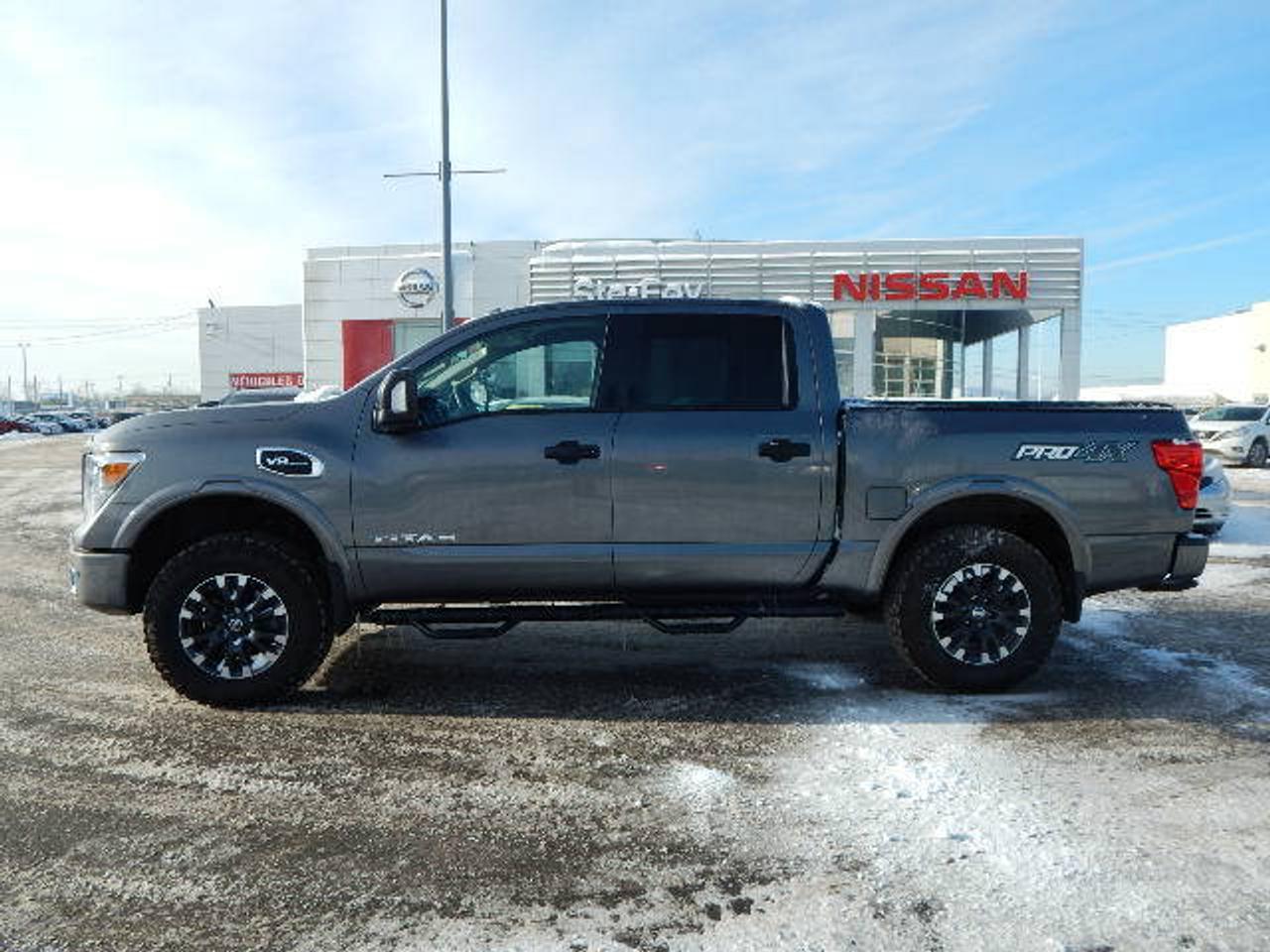 <a href=https://www.stefoynissan.com/occasion/Nissan-Titan-2017.html>https://www.stefoynissan.com/occasion/Nissan-Titan-2017.html</a>

PRO-4X cabine double 4RM comprenant
Toile de boite
Embout silencieux chromé
Marche pieds
Tapis  hiver
Marche pied pare choc arriere
Lift kit et 4 pneus off road