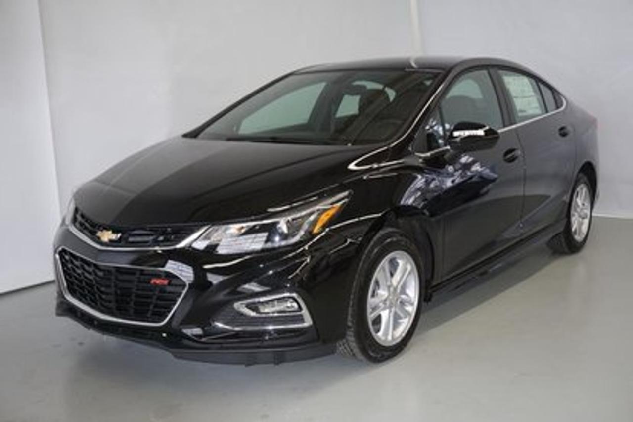 <a href=https://www.autoaubaine.com/Chevrolet-Cruze-c6946382.html>https://www.autoaubaine.com/Chevrolet-Cruze-c6946382.html</a>

Chevrolet Cruze LT, Diesel  2018Régulateur de vitesse, Essuie-glaces intermittents, Anti-démarreur, Freins ABS, Contrôle de stabilité, Coussin gonflable conducteur, Coussins gonflables latéraux, Démarreur à distance, Lecteur MP3, Lampes de lecture arrière, Volant ajustable, Tapis protecteurs, Caméra de recul, Phares automatiques, Rétroviseur électrique, Direction assistée, Rétroviseurs chauffants, Siège à réglage électrique, Coussins gonflables arrière pour la tête, Démarrage sans clé, Freins à disque, Sièges chauffants - Avant, Antipatinage, Système de surveillance de la pression des pneus, Sièges baquets, Technologie Bluetooth intégrée, Aluminium, Climatisation