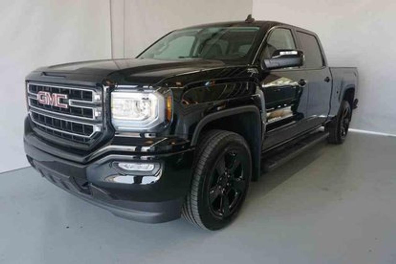 <a href=https://www.autoaubaine.com/GMC-Sierra 1500-c6907842.html>https://www.autoaubaine.com/GMC-Sierra 1500-c6907842.html</a>

GMC Sierra 1500 SLE, Crew Cab  2018Régulateur de vitesse, Freins ABS, Contrôle de stabilité, Coussin gonflable conducteur, Coussins gonflables latéraux, Lecteur CD, Lecteur MP3, Volant ajustable, Tapis protecteurs, Caméra de recul, Volant gainé de cuir, Rétroviseur électrique, Direction assistée, Rétroviseurs chauffants, Coussins gonflables arrière pour la tête, Siège conducteur - soutien lombaire, Freins à disque, Antipatinage, Système de surveillance de la pression des pneus, Technologie Bluetooth intégrée, Roue de secours - Temporaire, Climatisation