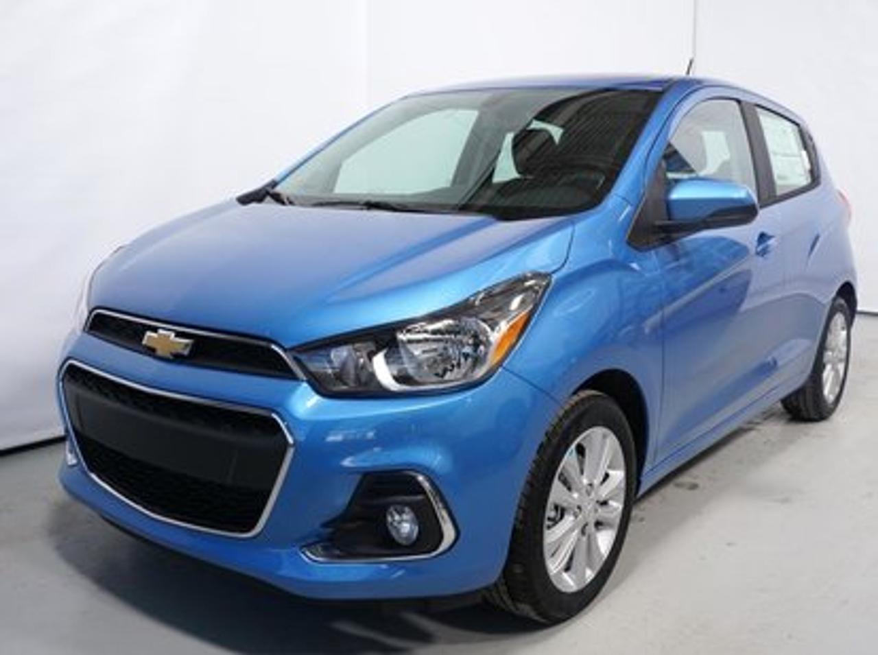 <a href=https://www.autoaubaine.com/Chevrolet-Spark-c7018696.html>https://www.autoaubaine.com/Chevrolet-Spark-c7018696.html</a>

Chevrolet Spark LT  2018Régulateur de vitesse, Essuie-glaces intermittents, Anti-démarreur, Freins ABS, Contrôle de stabilité, Coussin gonflable conducteur, Coussins gonflables latéraux, Lecteur MP3, Volant ajustable, Tapis protecteurs, Caméra de recul, Phares automatiques, Direction assistée, Rétroviseurs chauffants, Coussins gonflables arrière pour la tête, Freins à disque, Antipatinage, Phares antibrouillards, Système de surveillance de la pression des pneus, Sièges baquets, Technologie Bluetooth intégrée, Aluminium, Climatisation