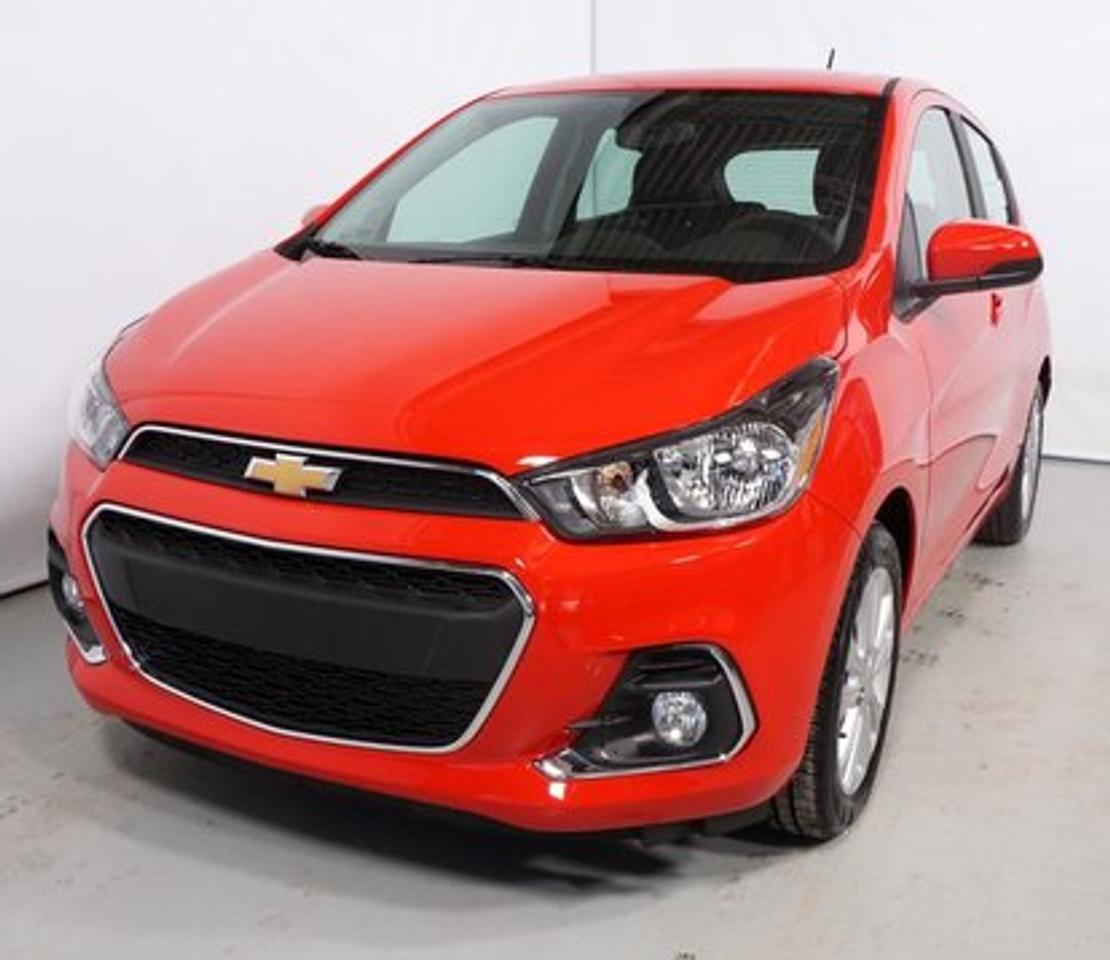 <a href=https://www.autoaubaine.com/Chevrolet-Spark-c7018697.html>https://www.autoaubaine.com/Chevrolet-Spark-c7018697.html</a>

Chevrolet Spark LT  2018Régulateur de vitesse, Essuie-glaces intermittents, Anti-démarreur, Freins ABS, Contrôle de stabilité, Coussin gonflable conducteur, Coussins gonflables latéraux, Lecteur MP3, Volant ajustable, Tapis protecteurs, Caméra de recul, Phares automatiques, Direction assistée, Rétroviseurs chauffants, Coussins gonflables arrière pour la tête, Freins à disque, Antipatinage, Phares antibrouillards, Système de surveillance de la pression des pneus, Sièges baquets, Technologie Bluetooth intégrée, Aluminium, Climatisation