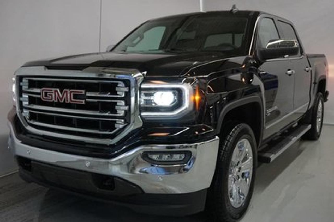 <a href=https://www.autoaubaine.com/GMC-Sierra 1500-c6984743.html>https://www.autoaubaine.com/GMC-Sierra 1500-c6984743.html</a>

GMC Sierra 1500 SLT, Crew Cab, S/Box  2018Régulateur de vitesse, Freins ABS, Contrôle de stabilité, Coussin gonflable conducteur, Coussins gonflables latéraux, Démarreur à distance, Lecteur CD, Lecteur MP3, Intérieur en cuir, Siège mémoire, Volant ajustable, Tapis protecteurs, Attelage remorque, Caméra de recul, Pédales ajustables, Rétroviseurs, Volant gainé de cuir, Rétroviseur électrique, Direction assistée, Rétroviseurs chauffants, Siège à réglage électrique, Coussins gonflables arrière pour la tête, Siège conducteur - soutien lombaire, Siège passager - soutien lombaire, Freins à disque, Sièges chauffants - Avant, Antipatinage, Phares antibrouillards, Système de surveillance de la pression des pneus, Technologie Bluetooth intégrée, Roue de secours - Temporaire, Rétroviseur à atténuation automatique, Climatisation