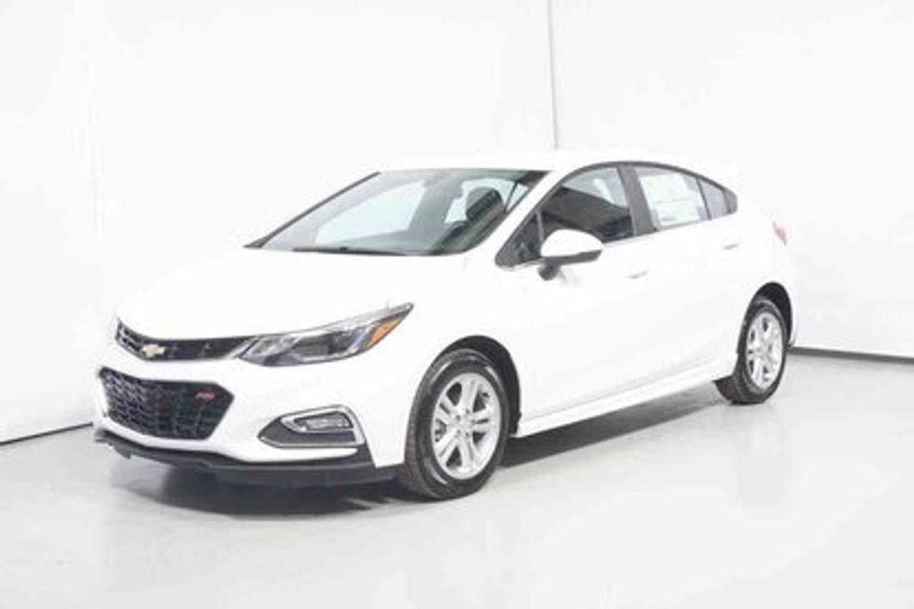 <a href=https://www.autoaubaine.com/Chevrolet-Cruze-c6927901.html>https://www.autoaubaine.com/Chevrolet-Cruze-c6927901.html</a>

Chevrolet Cruze LT  2018Régulateur de vitesse, Essuie-glaces intermittents, Anti-démarreur, Freins ABS, Contrôle de stabilité, Coussin gonflable conducteur, Coussins gonflables latéraux, Lecteur MP3, Lampes de lecture arrière, Volant ajustable, Tapis protecteurs, Caméra de recul, Phares automatiques, Rétroviseur électrique, Direction assistée, Rétroviseurs chauffants, Coussins gonflables arrière pour la tête, Sièges tissu, Freins à disque, Sièges chauffants - Avant, Antipatinage, Système de surveillance de la pression des pneus, Sièges baquets, Technologie Bluetooth intégrée, Cache bagages, Aluminium, Climatisation