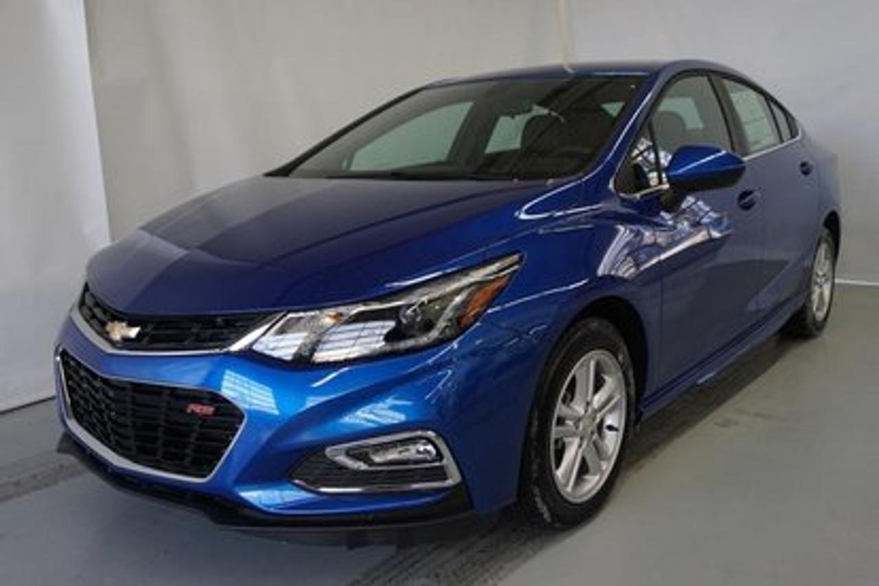 <a href=https://www.autoaubaine.com/Chevrolet-Cruze-c6943002.html>https://www.autoaubaine.com/Chevrolet-Cruze-c6943002.html</a>

Chevrolet Cruze LT, Diesel  2018Régulateur de vitesse, Essuie-glaces intermittents, Anti-démarreur, Freins ABS, Contrôle de stabilité, Coussin gonflable conducteur, Coussins gonflables latéraux, Démarreur à distance, Lecteur MP3, Lampes de lecture arrière, Volant ajustable, Tapis protecteurs, Caméra de recul, Phares automatiques, Rétroviseur électrique, Direction assistée, Rétroviseurs chauffants, Siège à réglage électrique, Coussins gonflables arrière pour la tête, Démarrage sans clé, Freins à disque, Sièges chauffants - Avant, Antipatinage, Système de surveillance de la pression des pneus, Sièges baquets, Technologie Bluetooth intégrée, Aluminium, Climatisation
