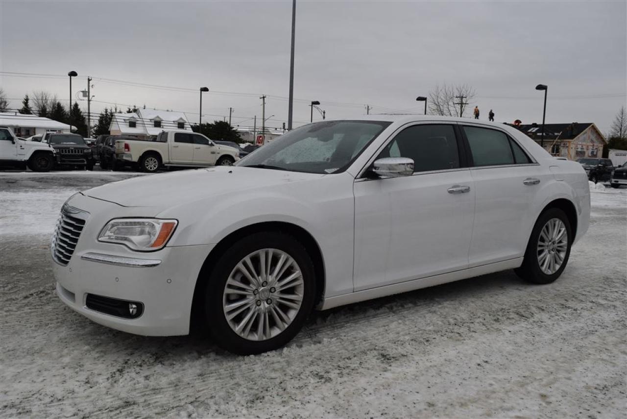 Used 2013 Chrysler 300C Luxury V for sale in Sherbrooke, QC