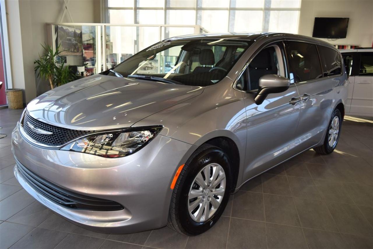 Used 2017 Chrysler Pacifica Lx+8 Passagers+démo for sale in Sherbrooke, QC