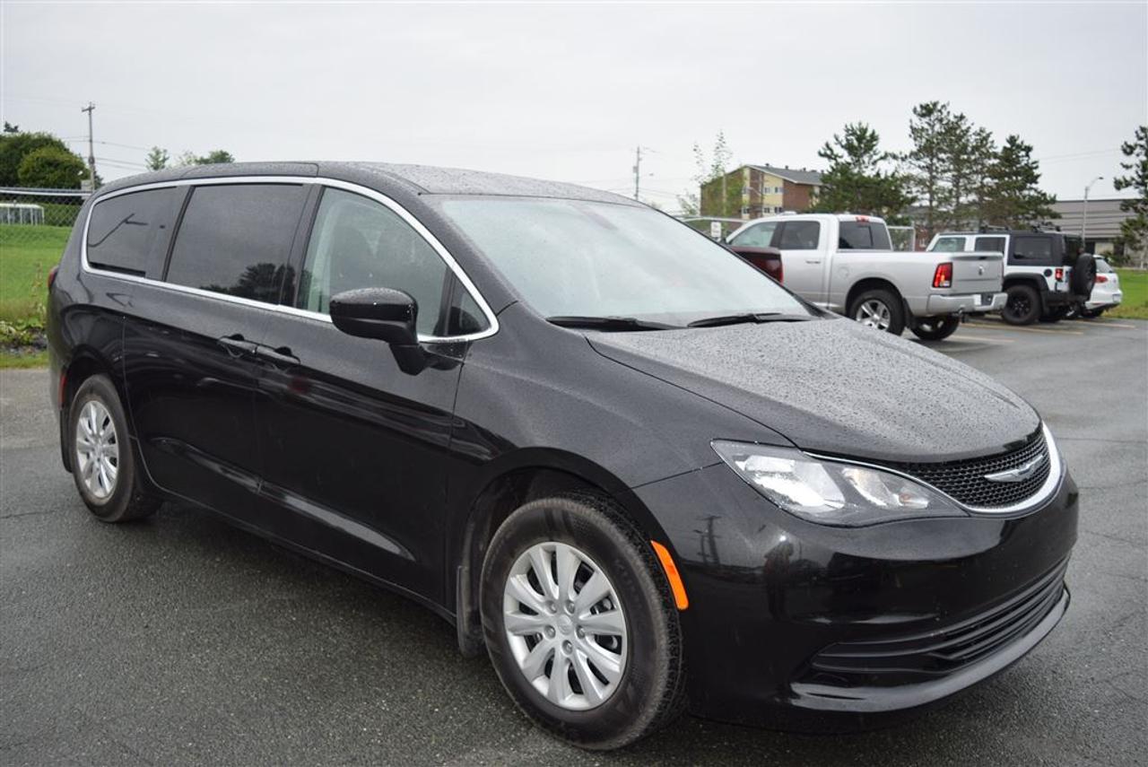 <a href=https://www.elitechrysler.com/occasion/Chrysler-Pacifica-2017.html>https://www.elitechrysler.com/occasion/Chrysler-Pacifica-2017.html</a>

Ensemble éclair 27E, ensemble attelage de remorque, 8 passagers, caméra de recul, essayez la 2017 Chrysler Pacifica LX, lévolution de la Caravane, douceur de roulement incroyable.   Auto, à vendre Chez Élite Chrysler Jeep Dodge Ram, le plus grand choix en inventaire. À Sherbrooke en Estrie   Possibilité de Livraison partout au Québec !!!!!!  Pour plus de détails, pour un essai routier ou même lachat, Communiquer avec lun de nos conseillers en vente sans frais au 1-888-647-5468.  Financement sur place. (1ère et 2ième Chance)