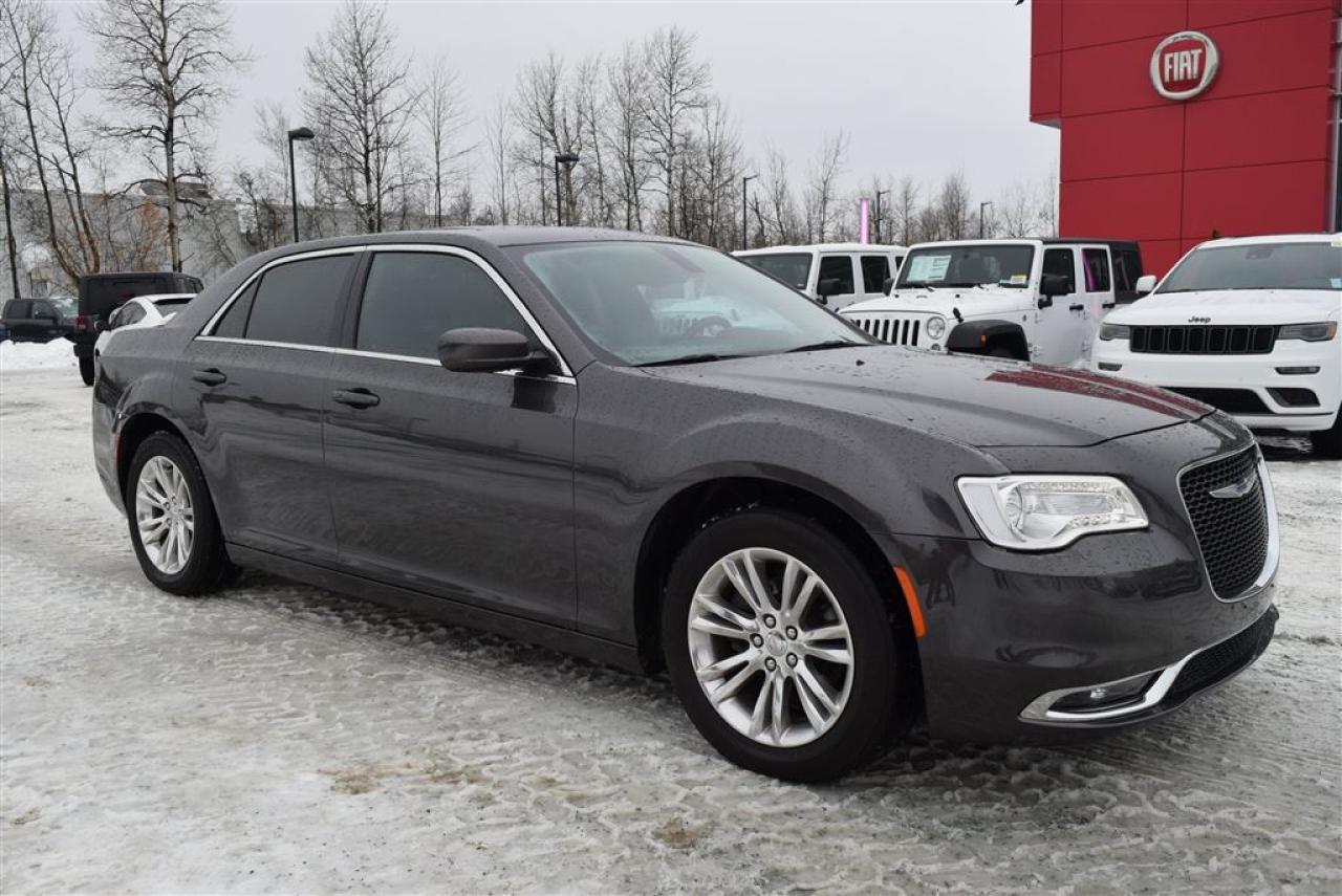 Used 2016 Chrysler 300 Sedan+navigation+toi for sale in Sherbrooke, QC