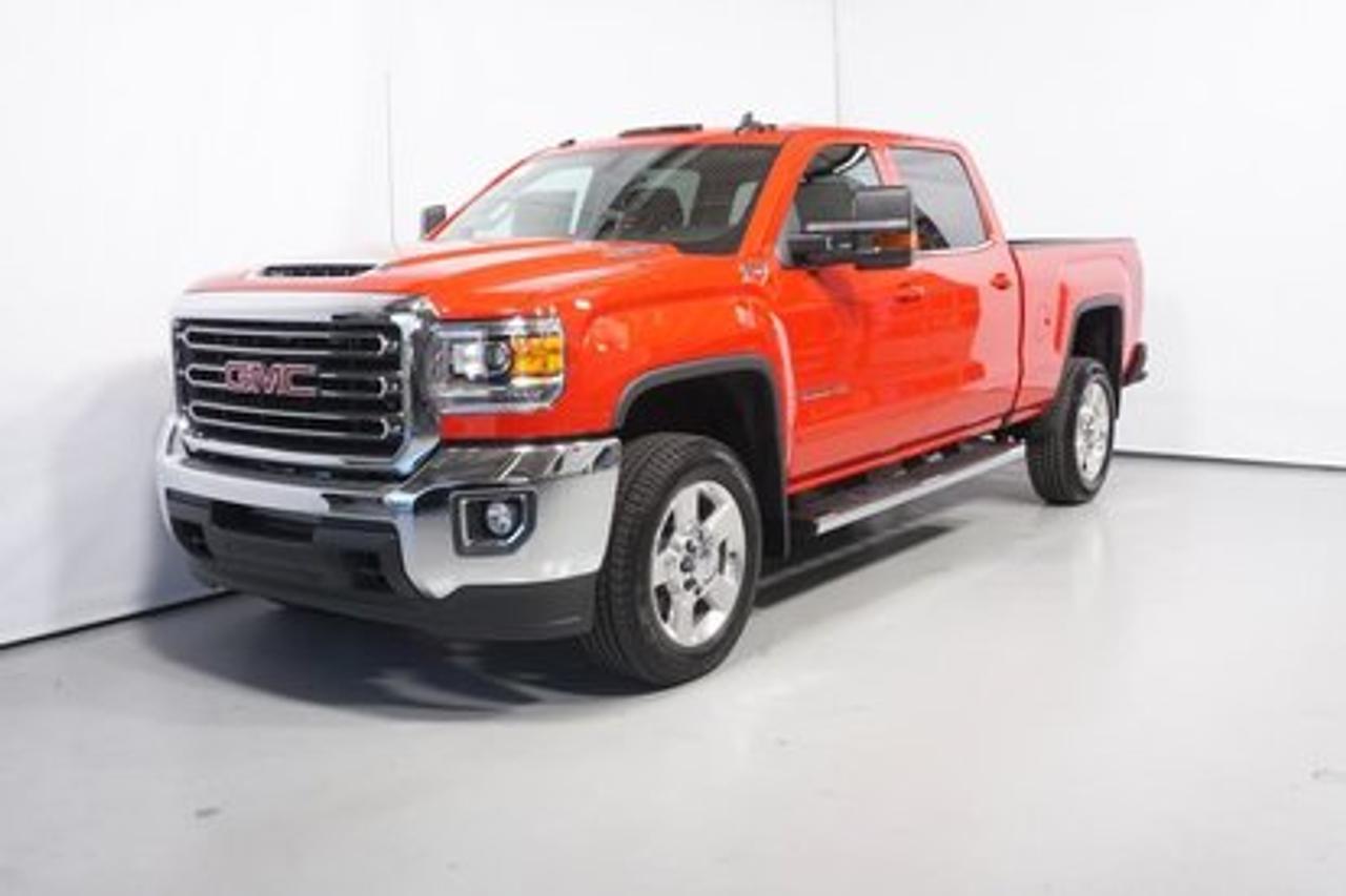 <a href=https://www.autoaubaine.com/GMC-Sierra 2500-c6924353.html>https://www.autoaubaine.com/GMC-Sierra 2500-c6924353.html</a>

GMC Sierra 2500 SLE, Duramax, Crew Cab  2018Régulateur de vitesse, Freins ABS, Contrôle de stabilité, Coussin gonflable conducteur, Coussins gonflables latéraux, Lecteur CD, Lecteur MP3, Volant ajustable, Tapis protecteurs, Caméra de recul, Volant gainé de cuir, Rétroviseur électrique, Direction assistée, Rétroviseurs chauffants, Siège conducteur - soutien lombaire, Freins à disque, Antipatinage, Système de surveillance de la pression des pneus, Technologie Bluetooth intégrée, Coussin gonflable - Commutateur de mise en/hors fo, Climatisation