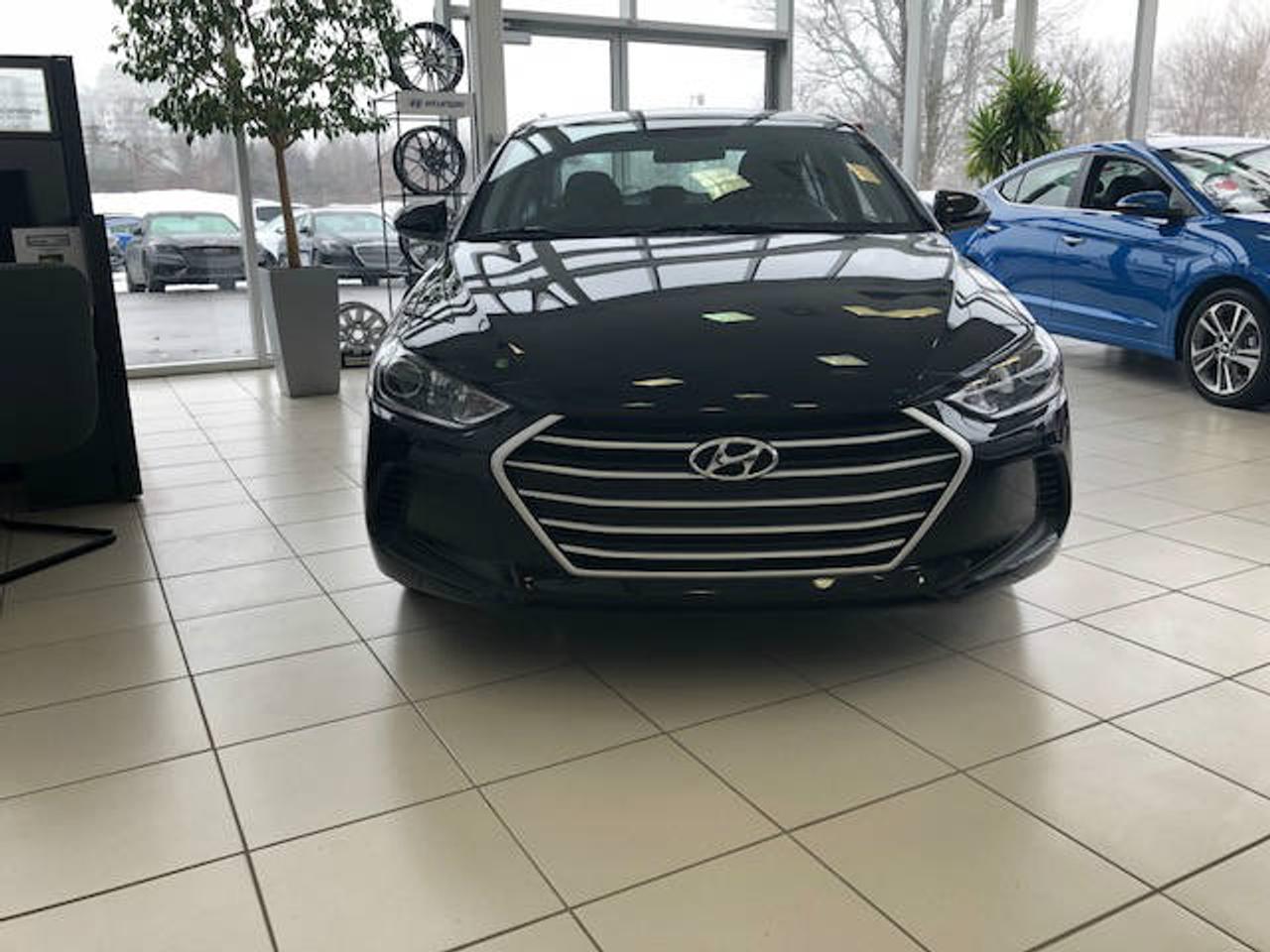 <a href=https://www.iledessoeurshyundai.com/occasion/Hyundai-Elantra-2017.html>https://www.iledessoeurshyundai.com/occasion/Hyundai-Elantra-2017.html</a>

SIEGES CHAUFFANT - VITRES ELECTRIQUE - MIROIR ELECTRIQUE ET CHAUFFANTS - 7 COUSSINS GONFLABLES - 5 ANS DE GARANTIES ET BIEN PLUS !