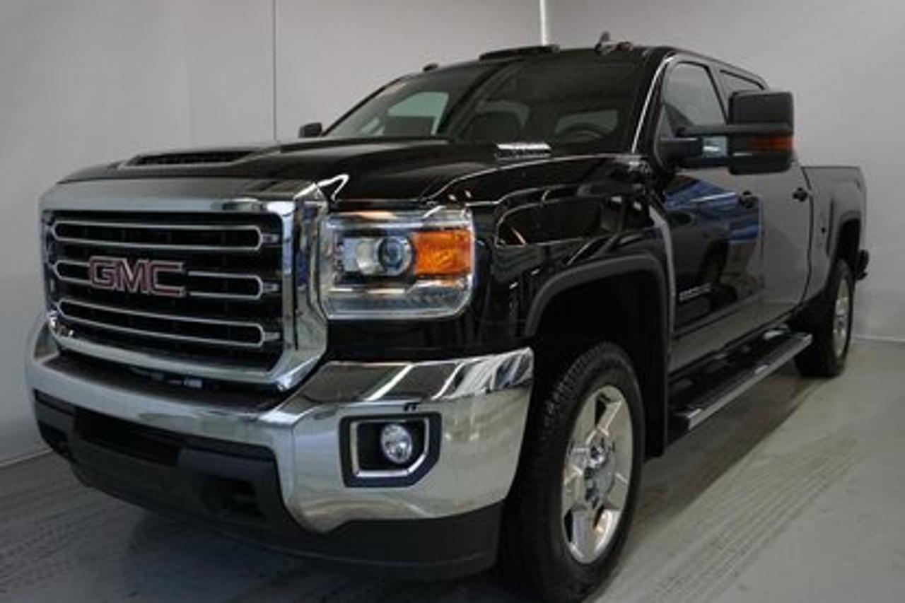 <a href=https://www.autoaubaine.com/GMC-Sierra 2500-c6975611.html>https://www.autoaubaine.com/GMC-Sierra 2500-c6975611.html</a>

GMC Sierra 2500 SLE, Duramax, Crew Cab  2018Régulateur de vitesse, Freins ABS, Contrôle de stabilité, Coussin gonflable conducteur, Coussins gonflables latéraux, Lecteur CD, Lecteur MP3, Volant ajustable, Tapis protecteurs, Caméra de recul, Volant gainé de cuir, Rétroviseur électrique, Direction assistée, Rétroviseurs chauffants, Siège conducteur - soutien lombaire, Freins à disque, Antipatinage, Système de surveillance de la pression des pneus, Technologie Bluetooth intégrée, Coussin gonflable - Commutateur de mise en/hors fo, Climatisation