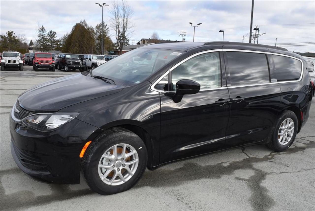Used 2017 Chrysler Pacifica Lx+dvd+ Lioquidation for sale in Sherbrooke, QC