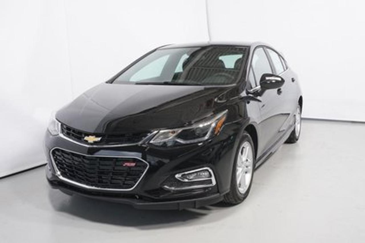 <a href=https://www.autoaubaine.com/Chevrolet-Cruze-c6926885.html>https://www.autoaubaine.com/Chevrolet-Cruze-c6926885.html</a>

Chevrolet Cruze LT  2018Régulateur de vitesse, Essuie-glaces intermittents, Anti-démarreur, Freins ABS, Contrôle de stabilité, Coussin gonflable conducteur, Coussins gonflables latéraux, Lecteur MP3, Lampes de lecture arrière, Volant ajustable, Tapis protecteurs, Caméra de recul, Phares automatiques, Rétroviseur électrique, Direction assistée, Rétroviseurs chauffants, Coussins gonflables arrière pour la tête, Sièges tissu, Freins à disque, Sièges chauffants - Avant, Antipatinage, Système de surveillance de la pression des pneus, Sièges baquets, Technologie Bluetooth intégrée, Cache bagages, Aluminium, Climatisation