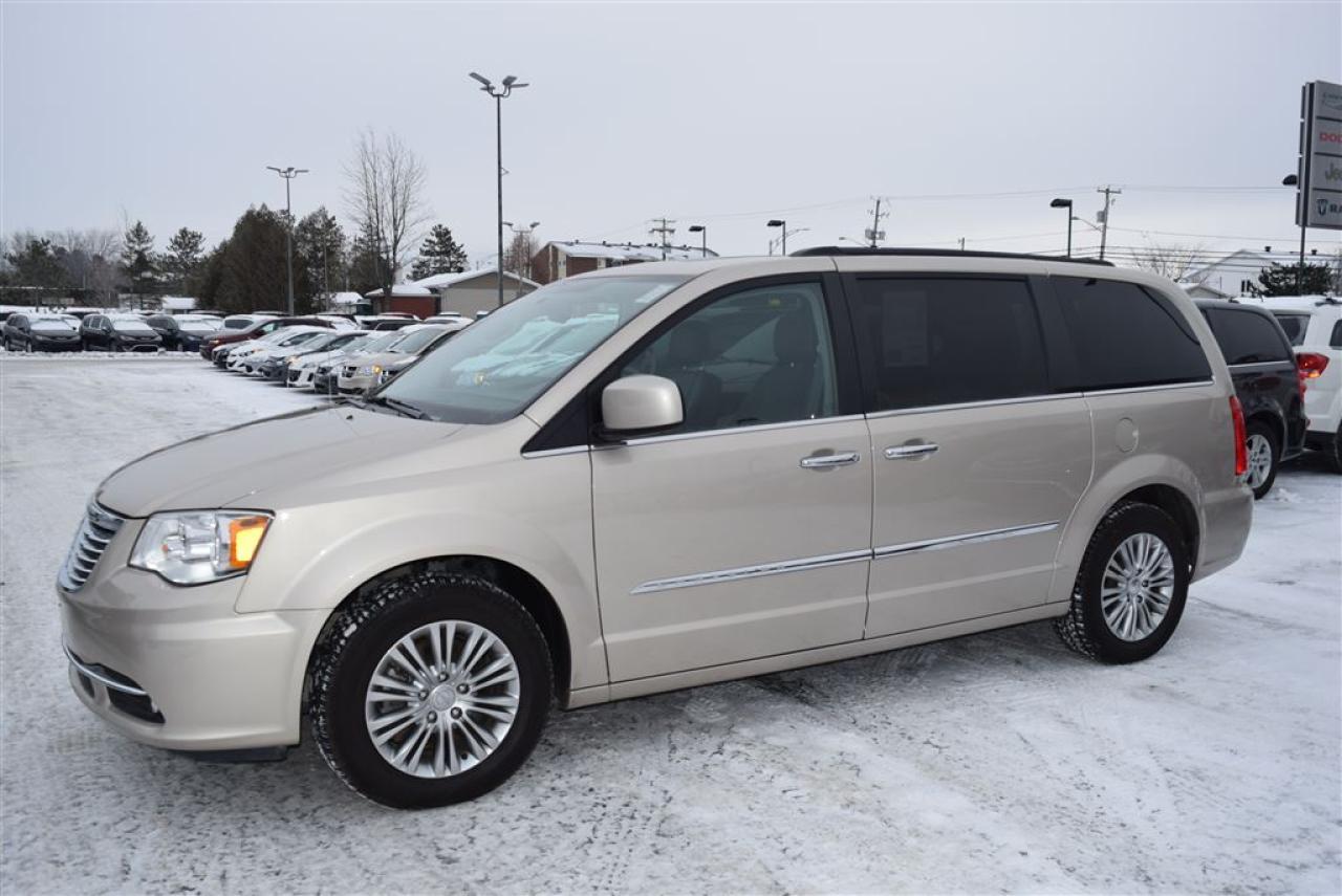 Used 2016 Chrysler Town & Country  for sale in Sherbrooke, QC