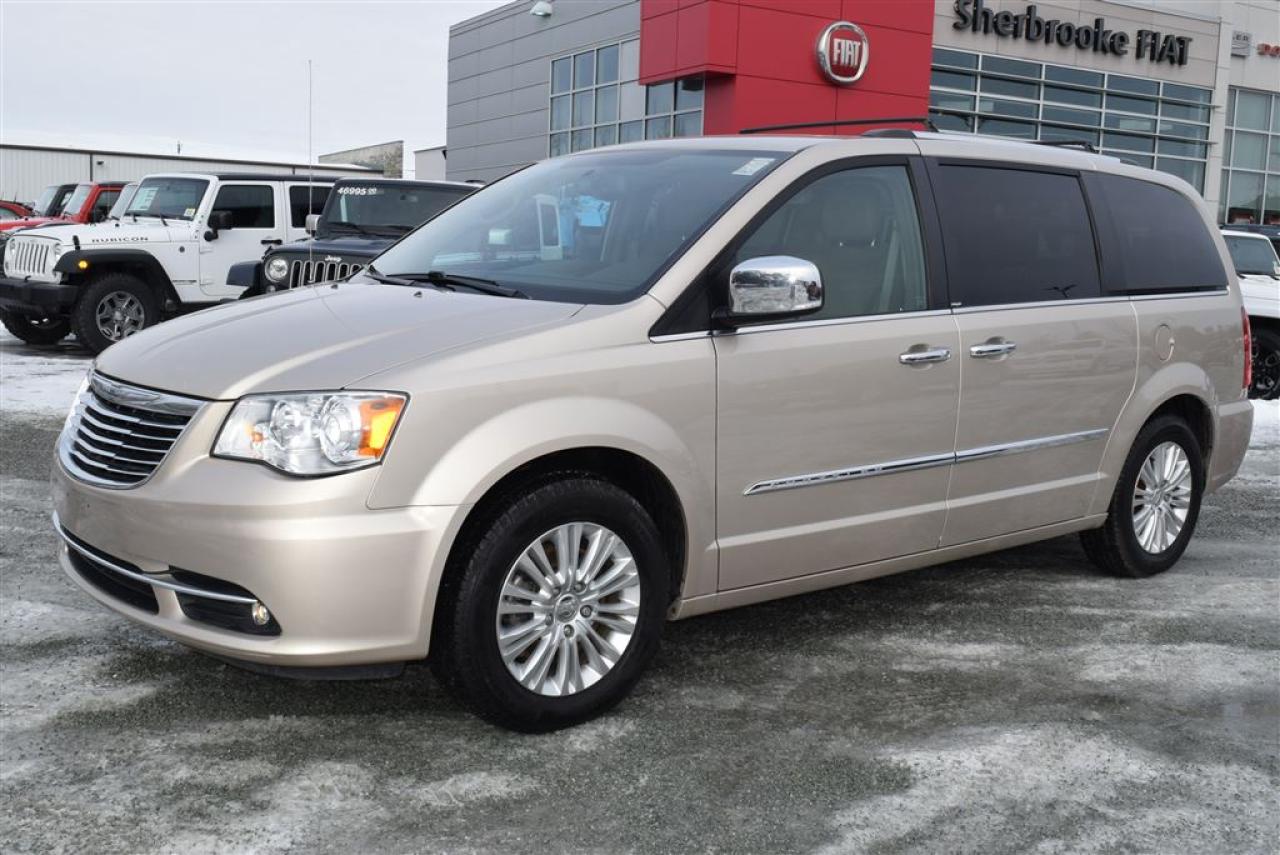 Used 2014 Chrysler Town & Country Ltd+7 for sale in Sherbrooke, QC