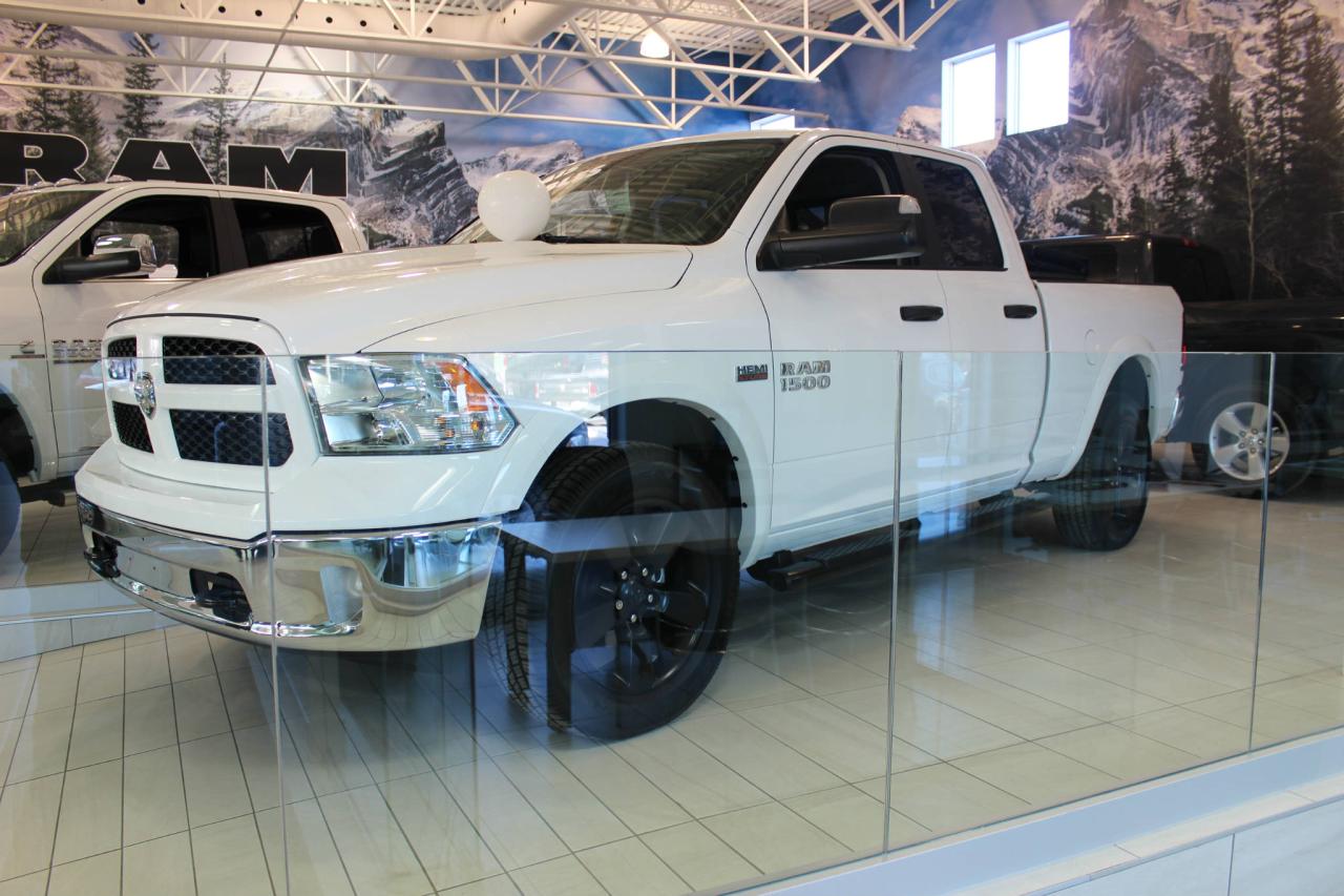 Used 2017 Dodge Ram 1500 Outdoorsman Plus 4x4 for sale in Laval, QC