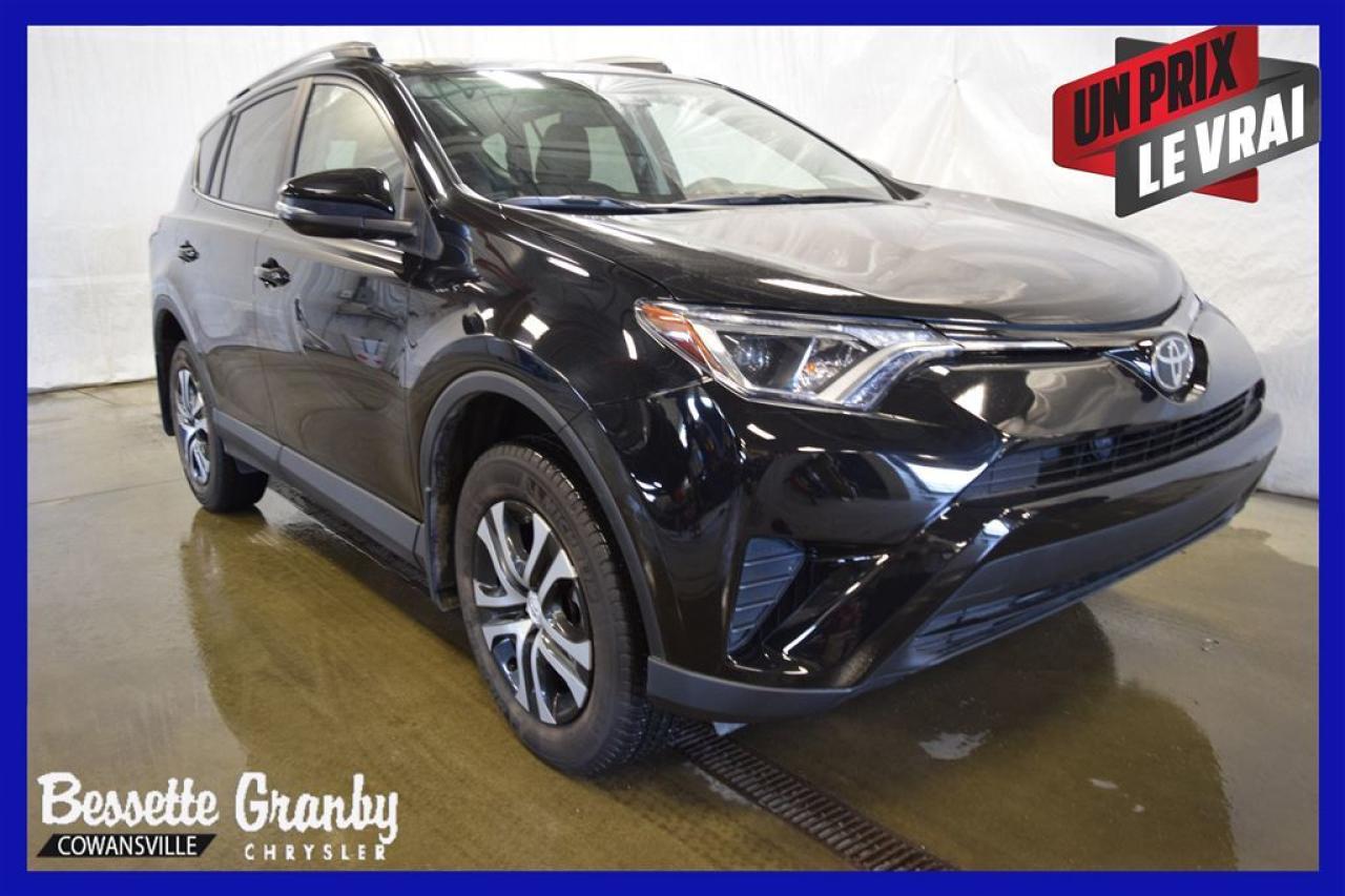 Used 2017 Toyota RAV4 Le +awd, Sièges Ch for sale in Granby, QC