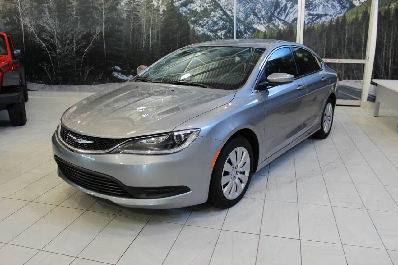 Used 2016 Chrysler 200 LX for sale in Laval, QC