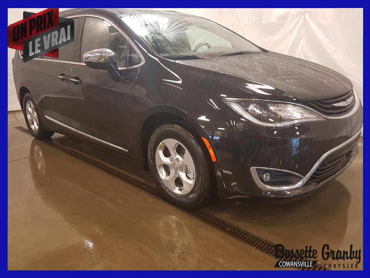 <a href=https://www.granbychrysler.com/occasion/Chrysler-Pacifica-2018.html>https://www.granbychrysler.com/occasion/Chrysler-Pacifica-2018.html</a>

Ensemble safetytec évolué, ensemble cinéma lecture transit uconnect, porte-clés programmable keysense, écran tactile 8.4 PO, navigation, bluetooth, dvd, 2 écrans tactiles 10 PO    Des transactions sans tracas depuis 60 ans !    Notre politique : Un prix, le vrai.    *Financement rapide aux meilleurs taux de lindustrie  *1,2 et 3 chance au crédit disponible    Appelez-nous pour plus de détails!   Contactez-nous par Texto au numéro 450-915-1404.    ==Téléphonez-nous avant de vous déplacer afin de confirmer lemplacement et la disponibilité ==Tous les rabais sont déjà inclus dans le prix affiché (conquête/loyauté/boni au comptant/etc.)==Financement rapide==2e Chance au crédit disponible==Frais de préparation et de documentation (325$ neuf et 225$ occasion) en sus==Photos à titre indicatif==Le manufacturier ou le concessionnaire peuvent mettre fin à cette offre en tout temps==Vaste inventaire==