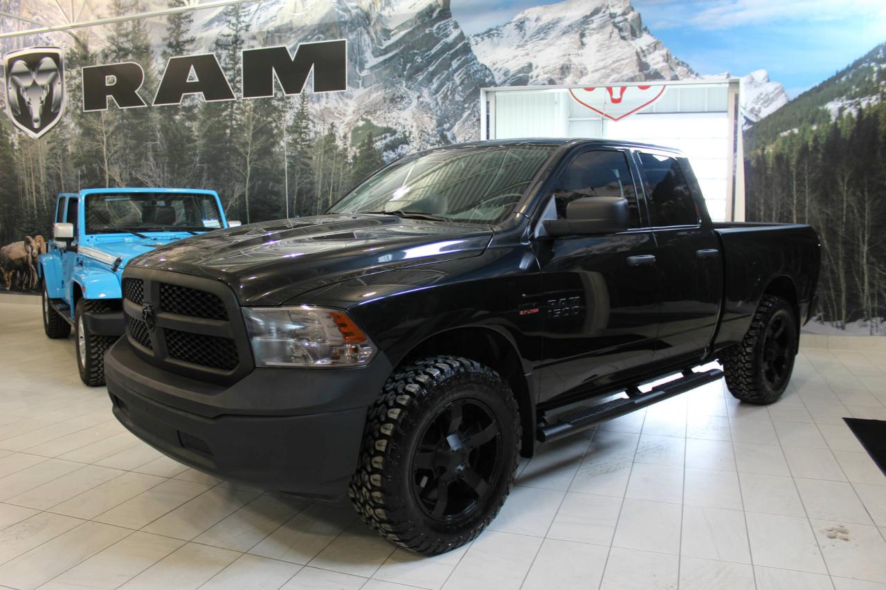 Used 2017 Ram 1500 Cabine quad 4RM, 140,5 po ST for sale in Laval, QC