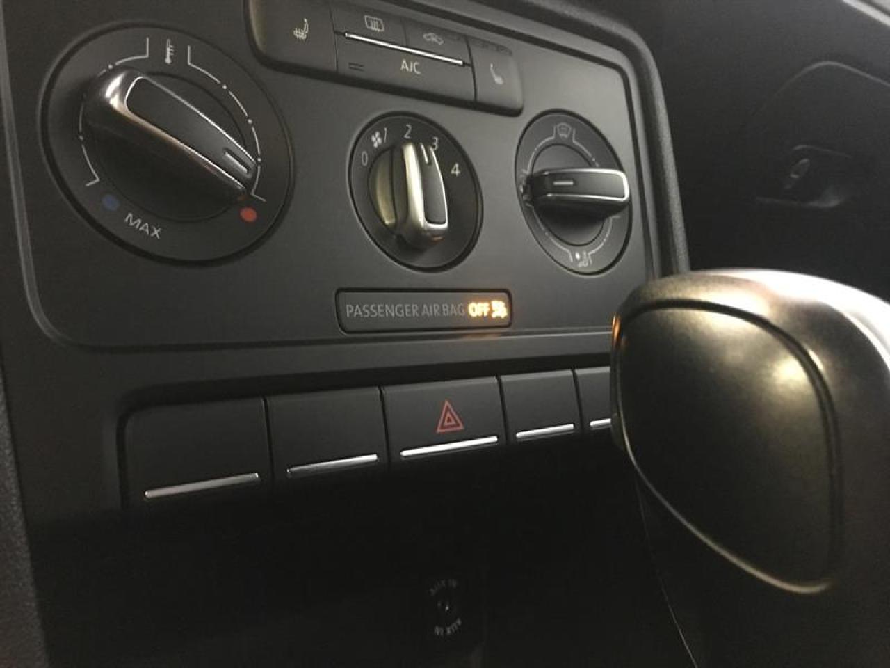 663369