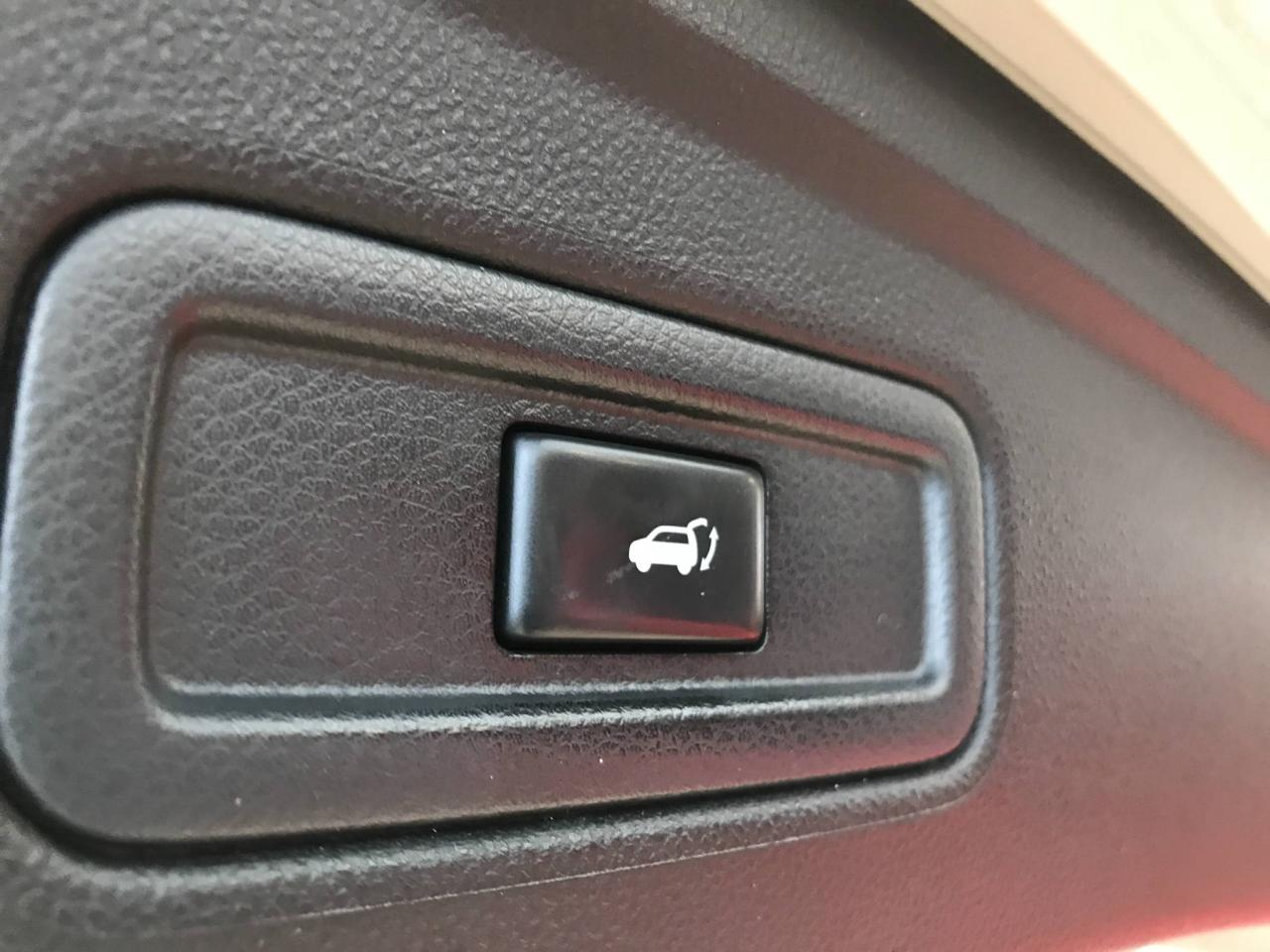 663458
