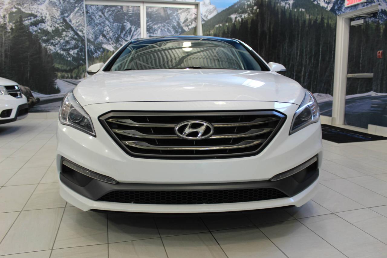 Used 2015 Hyundai Sonata Berline 4 porte 2.4L Auto SPORT-TECH for sale in Laval, QC