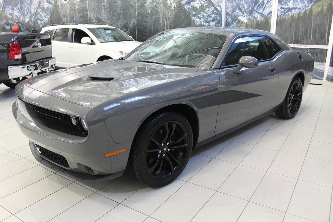 <a href=https://www.premiumchrysler.com/occasion/Dodge-Challenger-2017.html>https://www.premiumchrysler.com/occasion/Dodge-Challenger-2017.html</a>

VENEZ NOUS VISTER CHEZ PREMIUM LAVAL CHRYSLER AU 1700 BOUL. LE CORBUSIER ANGLE ST-MARTIN

*** OBTENEZ JUSQUÀ 500$ DESSENCE GRATUIT*

**** OUVERT SAMEDI ET DIMANCHE **** 

Tous les détails en concession
2017 DODGE CHALLENGER BLACK TOP CUIR TOIT NAVIGATION CAMERA ECRAN UCONNECT BLUETOOTH